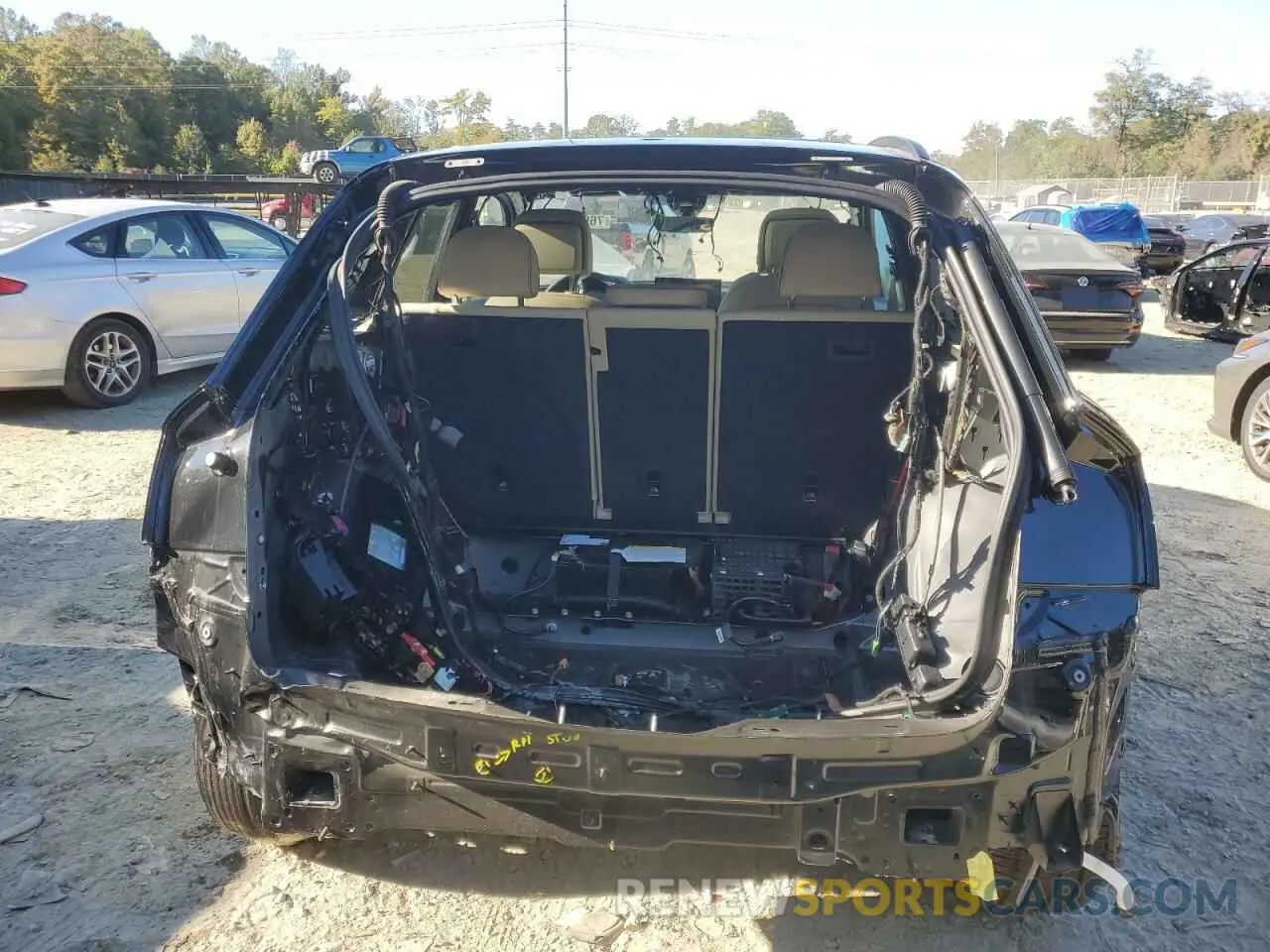 6 Photograph of a damaged car WA1EAAFY8R2033880 AUDI Q5 2024