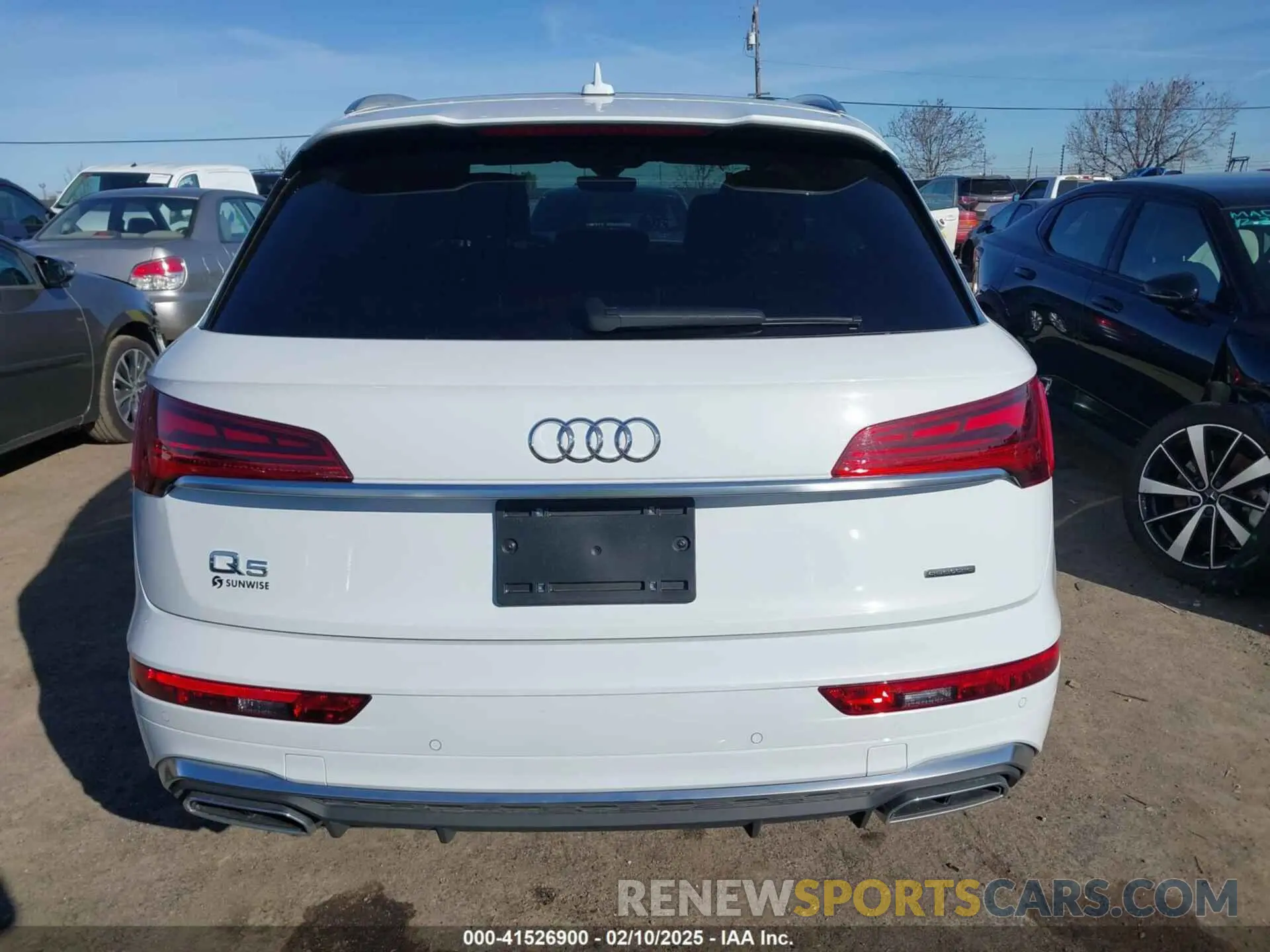 17 Photograph of a damaged car WA1EAAFY9R2138718 AUDI Q5 2024