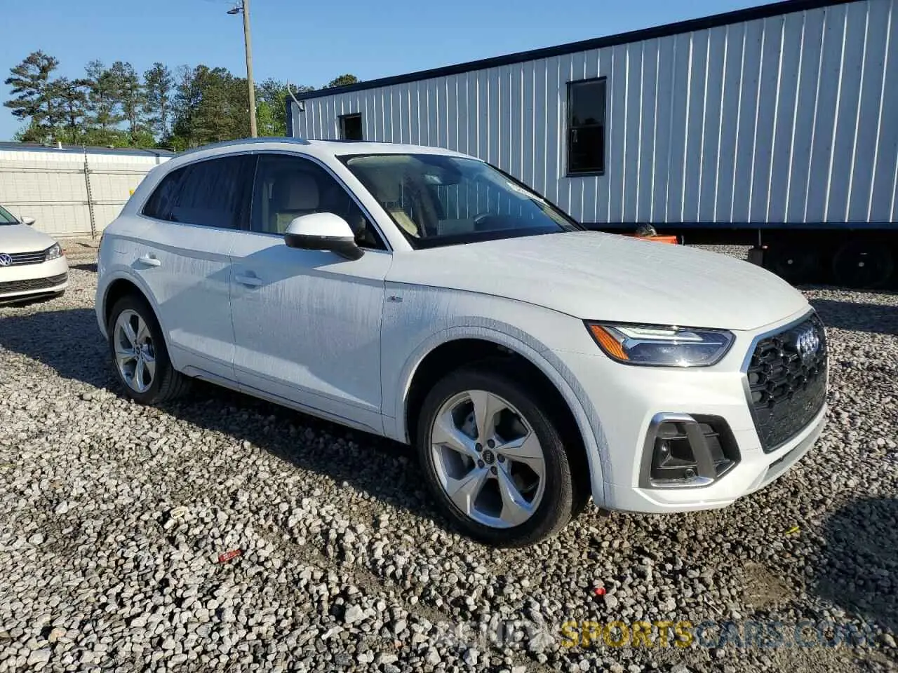 4 Photograph of a damaged car WA1EABFY9R2051407 AUDI Q5 2024