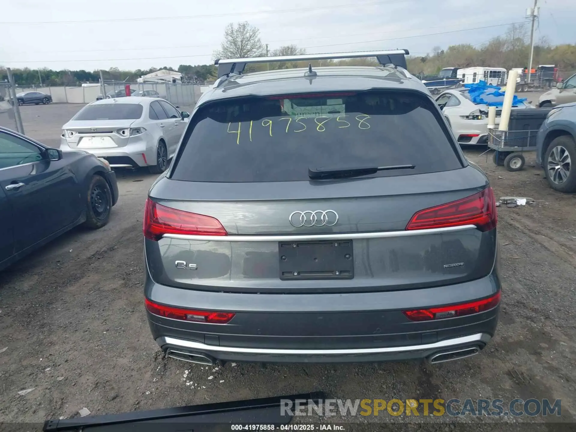 16 Photograph of a damaged car WA1FAAFY8R2007316 AUDI Q5 2024