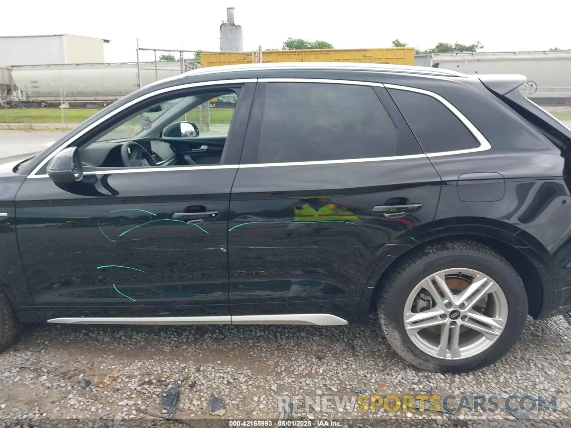 14 Photograph of a damaged car WA1G2AFY3R2146531 AUDI Q5 2024