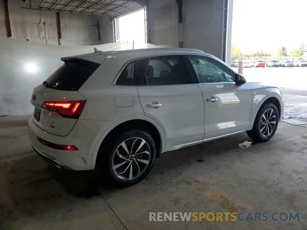 3 Photograph of a damaged car WA1GAAFY1R2095274 AUDI Q5 2024