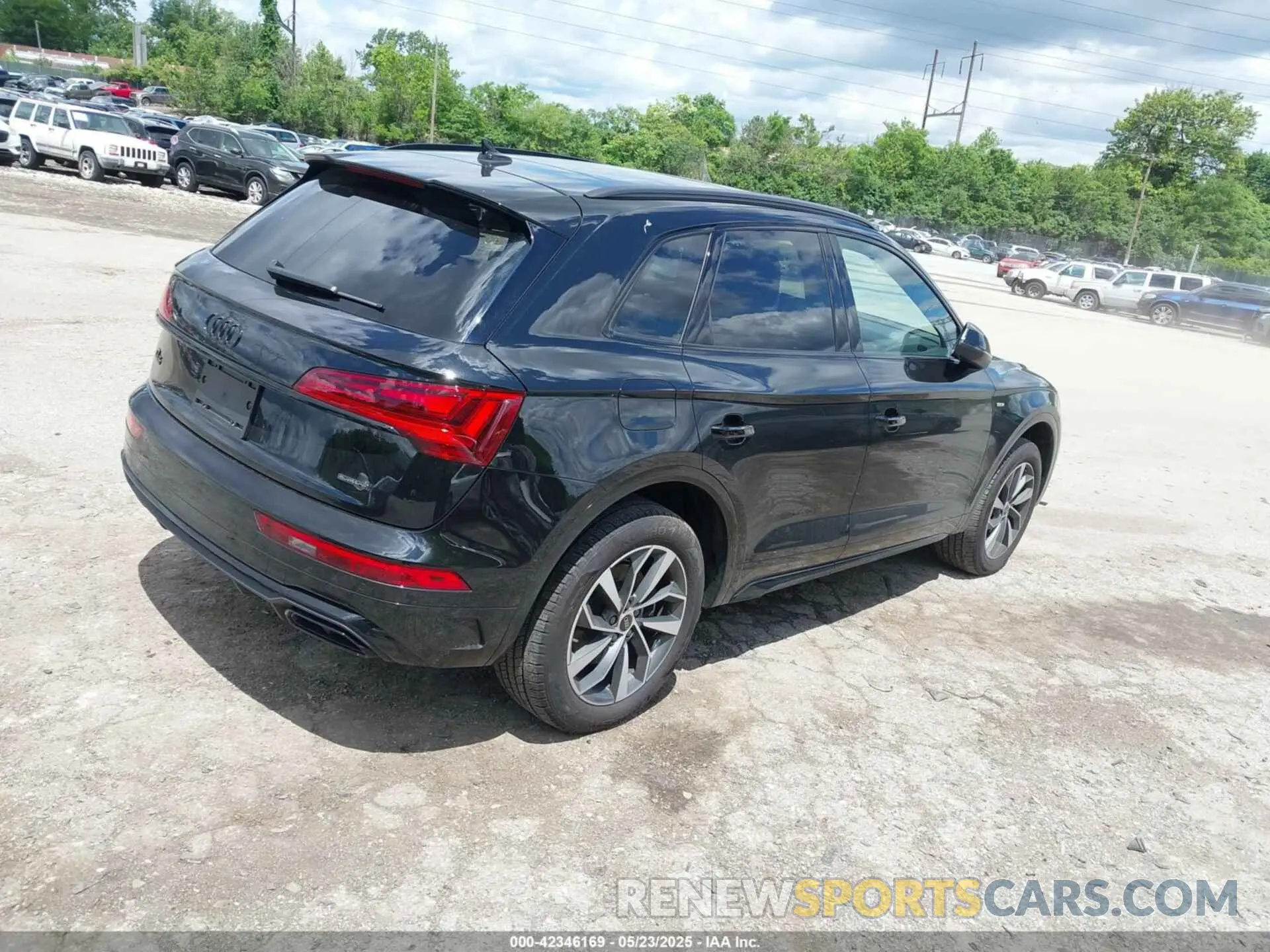 4 Photograph of a damaged car WA1GAAFY3R2113113 AUDI Q5 2024