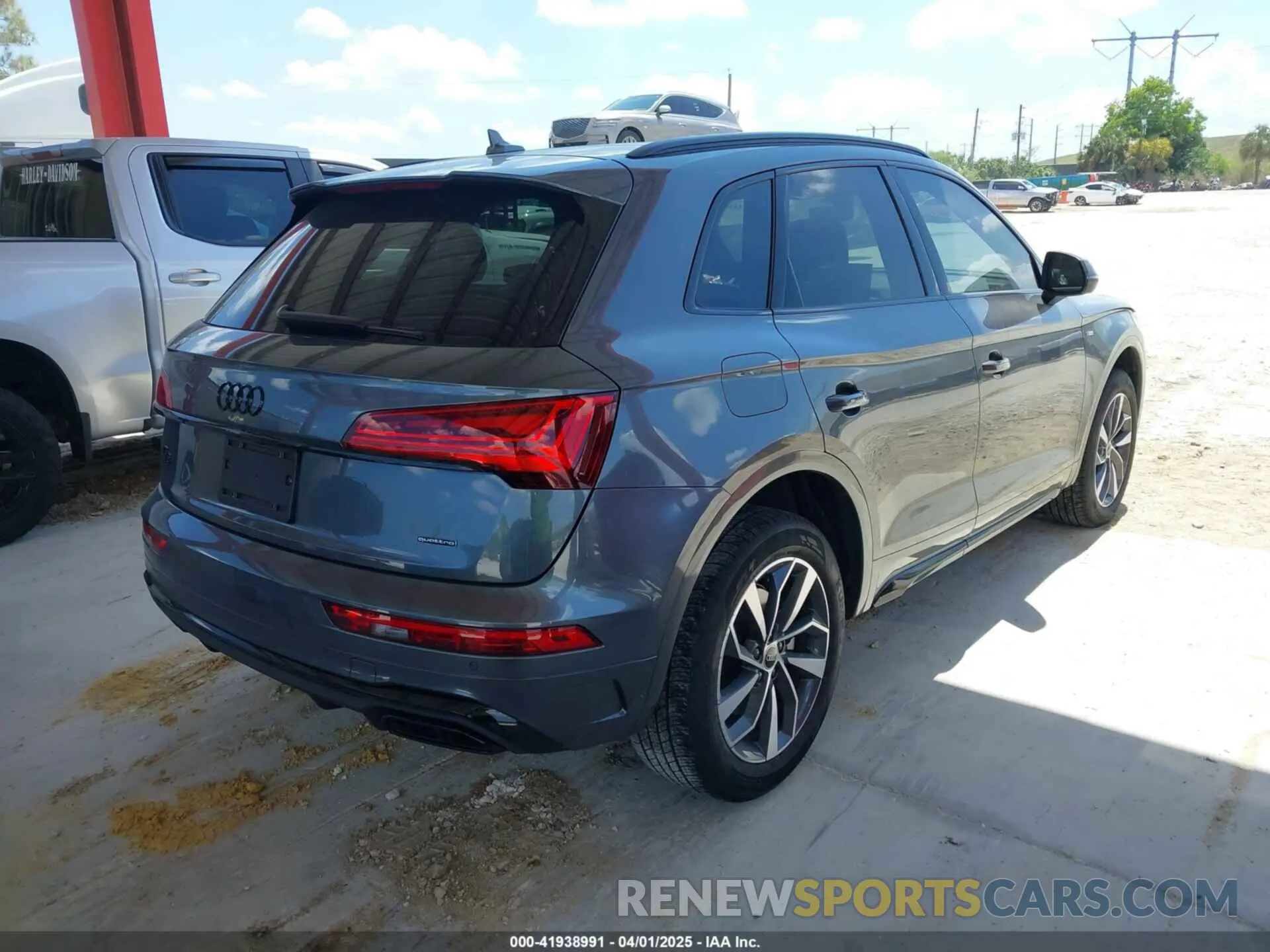 4 Photograph of a damaged car WA1GAAFY5R2109175 AUDI Q5 2024