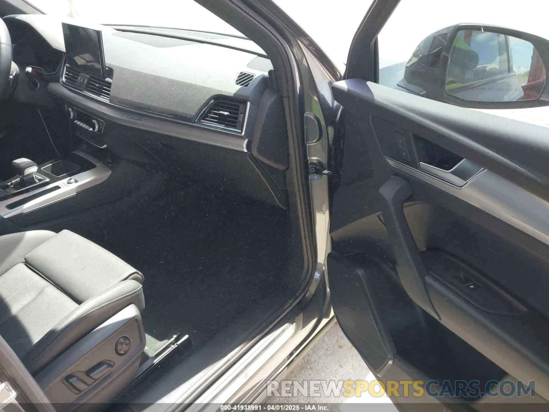 5 Photograph of a damaged car WA1GAAFY5R2109175 AUDI Q5 2024