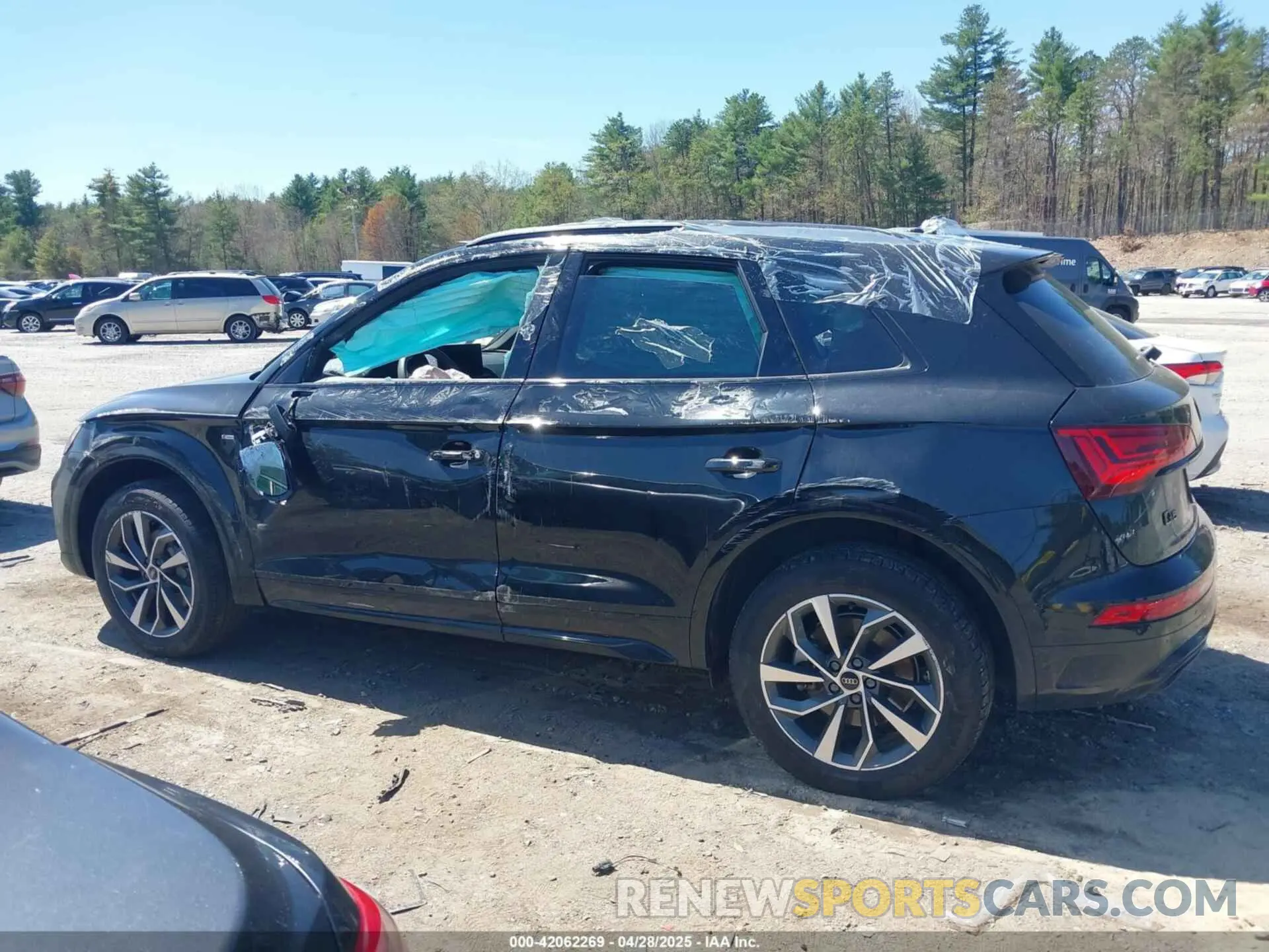 14 Photograph of a damaged car WA1GAAFY7R2118282 AUDI Q5 2024