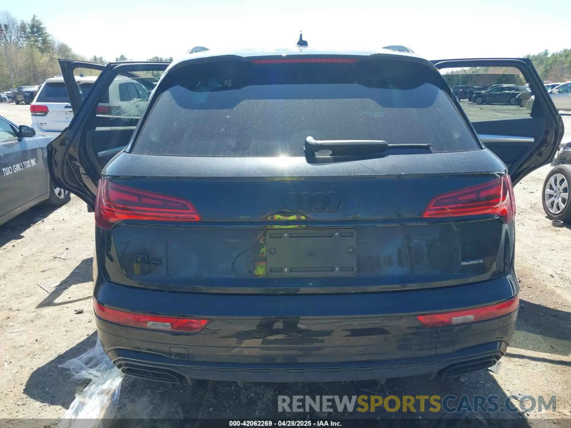 16 Photograph of a damaged car WA1GAAFY7R2118282 AUDI Q5 2024