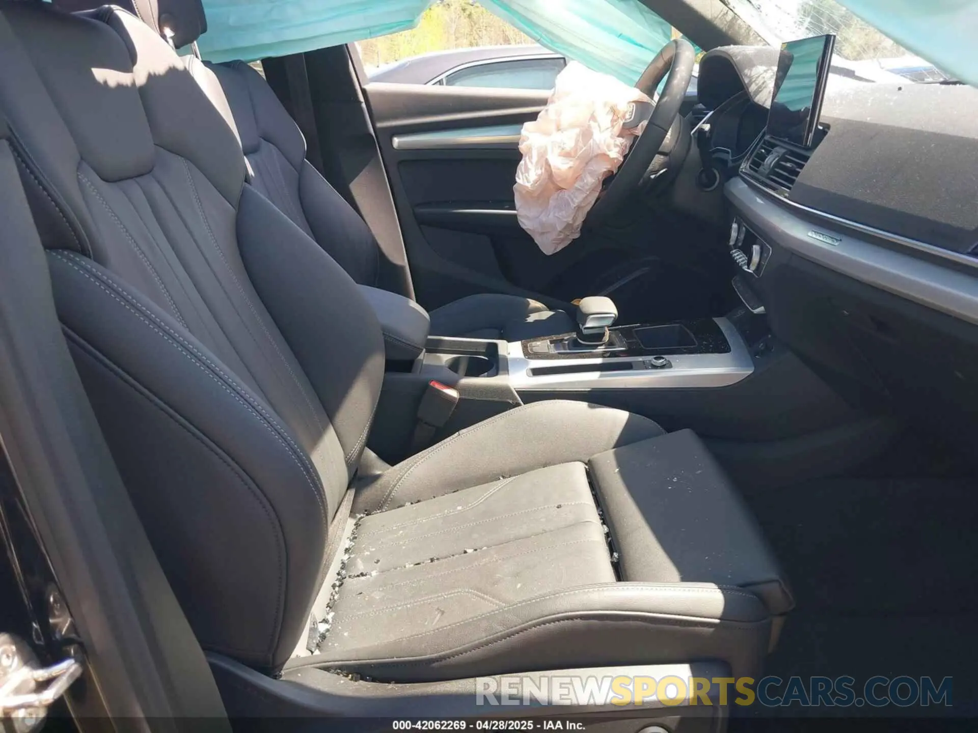 5 Photograph of a damaged car WA1GAAFY7R2118282 AUDI Q5 2024