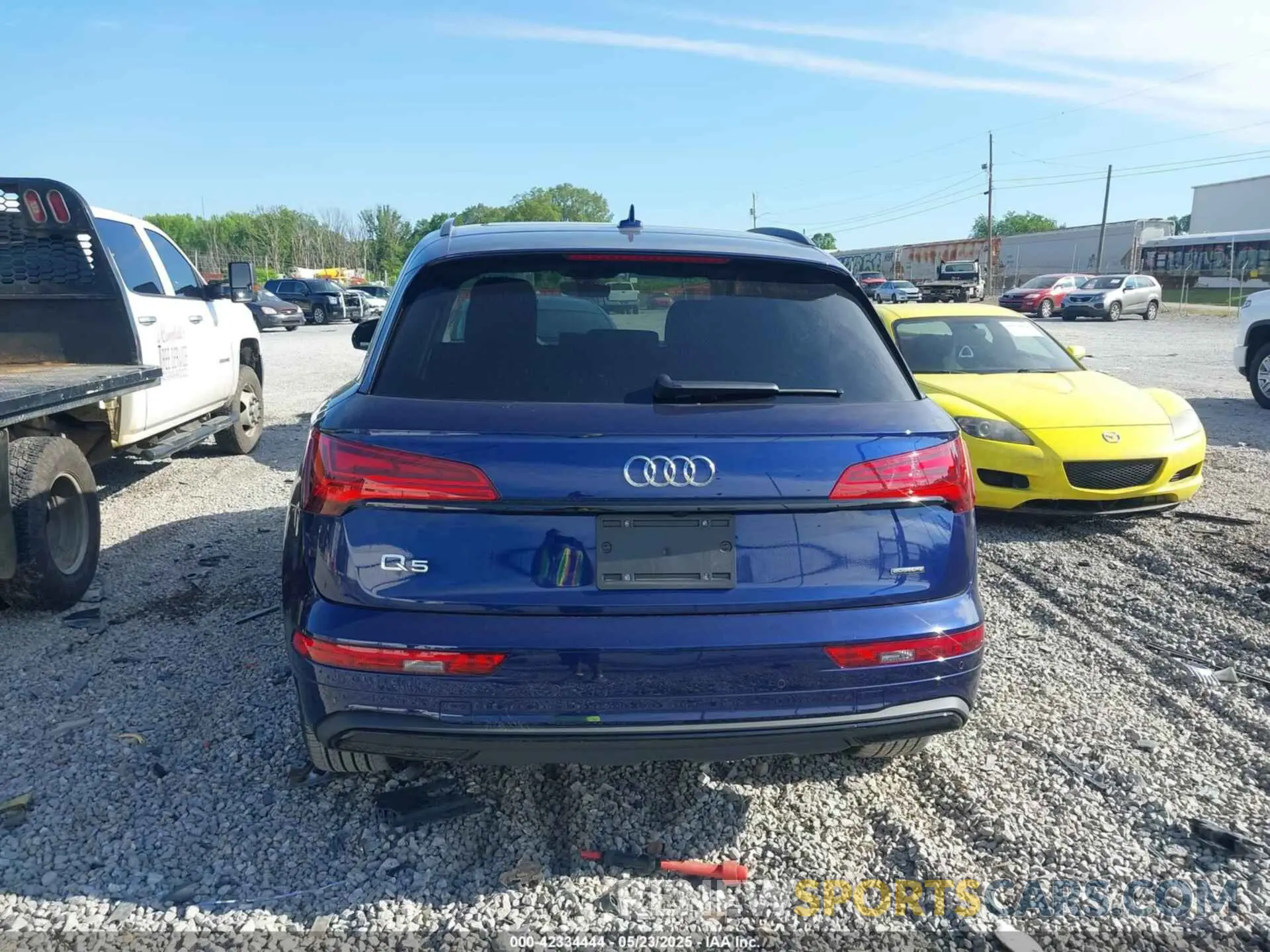 16 Photograph of a damaged car WA1ABAFY1S2050697 AUDI Q5 2025