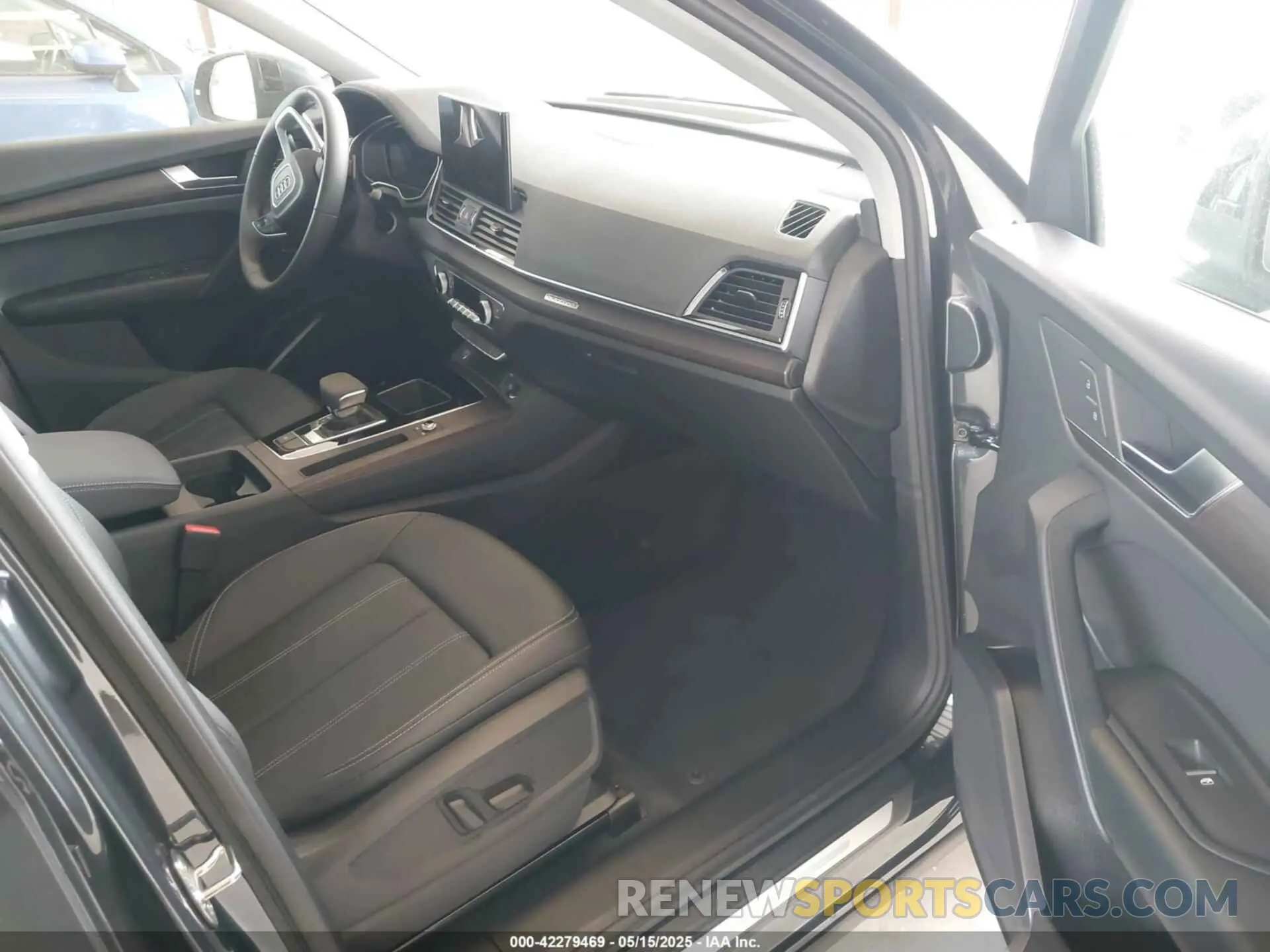 5 Photograph of a damaged car WA1ABAFY9S2045618 AUDI Q5 2025