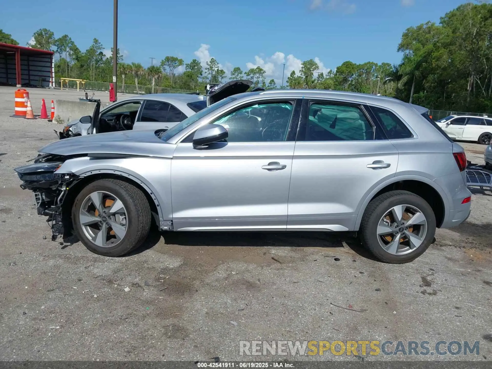14 Photograph of a damaged car WA1BBAFY3S2027183 AUDI Q5 2025