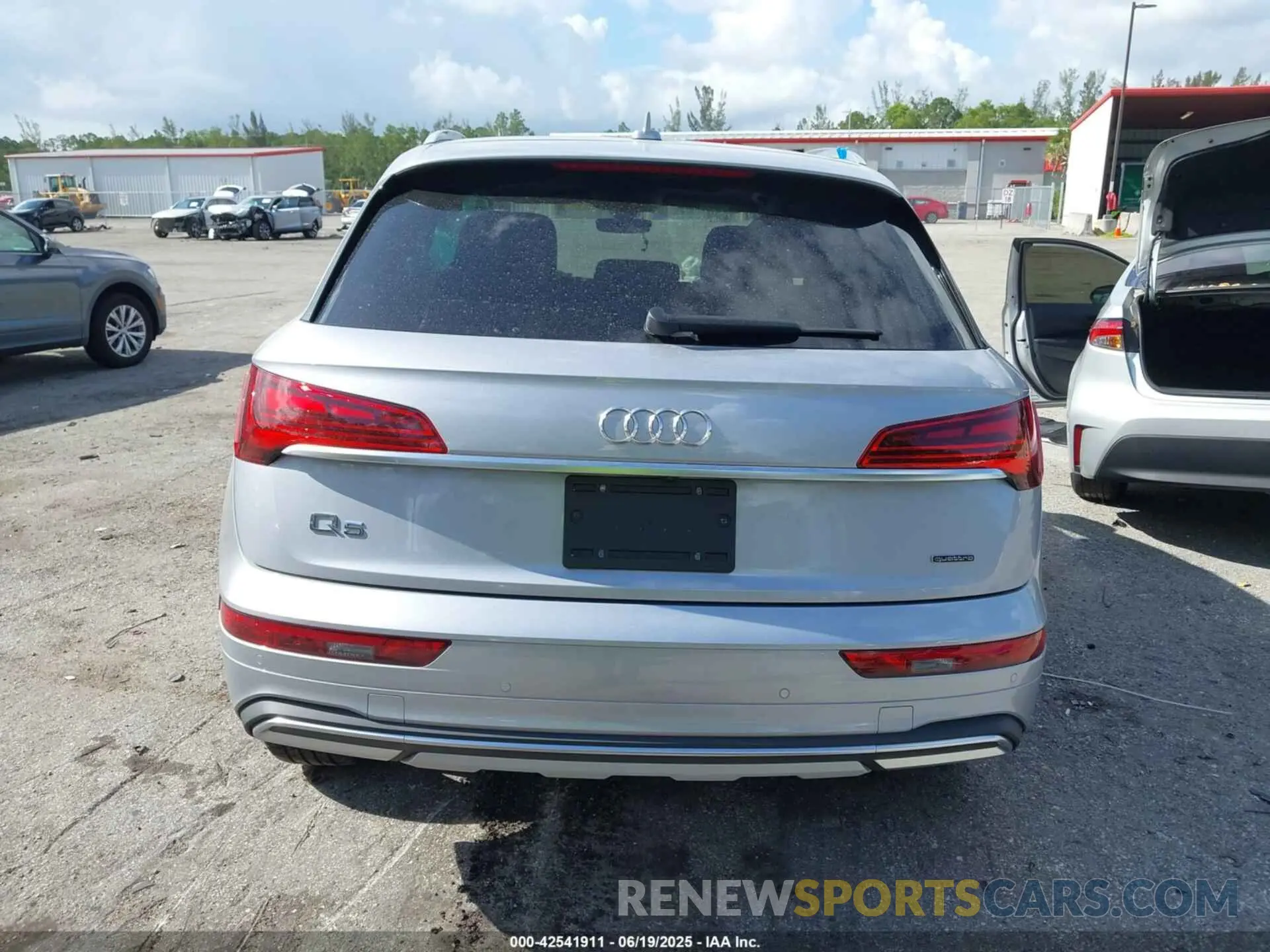 16 Photograph of a damaged car WA1BBAFY3S2027183 AUDI Q5 2025