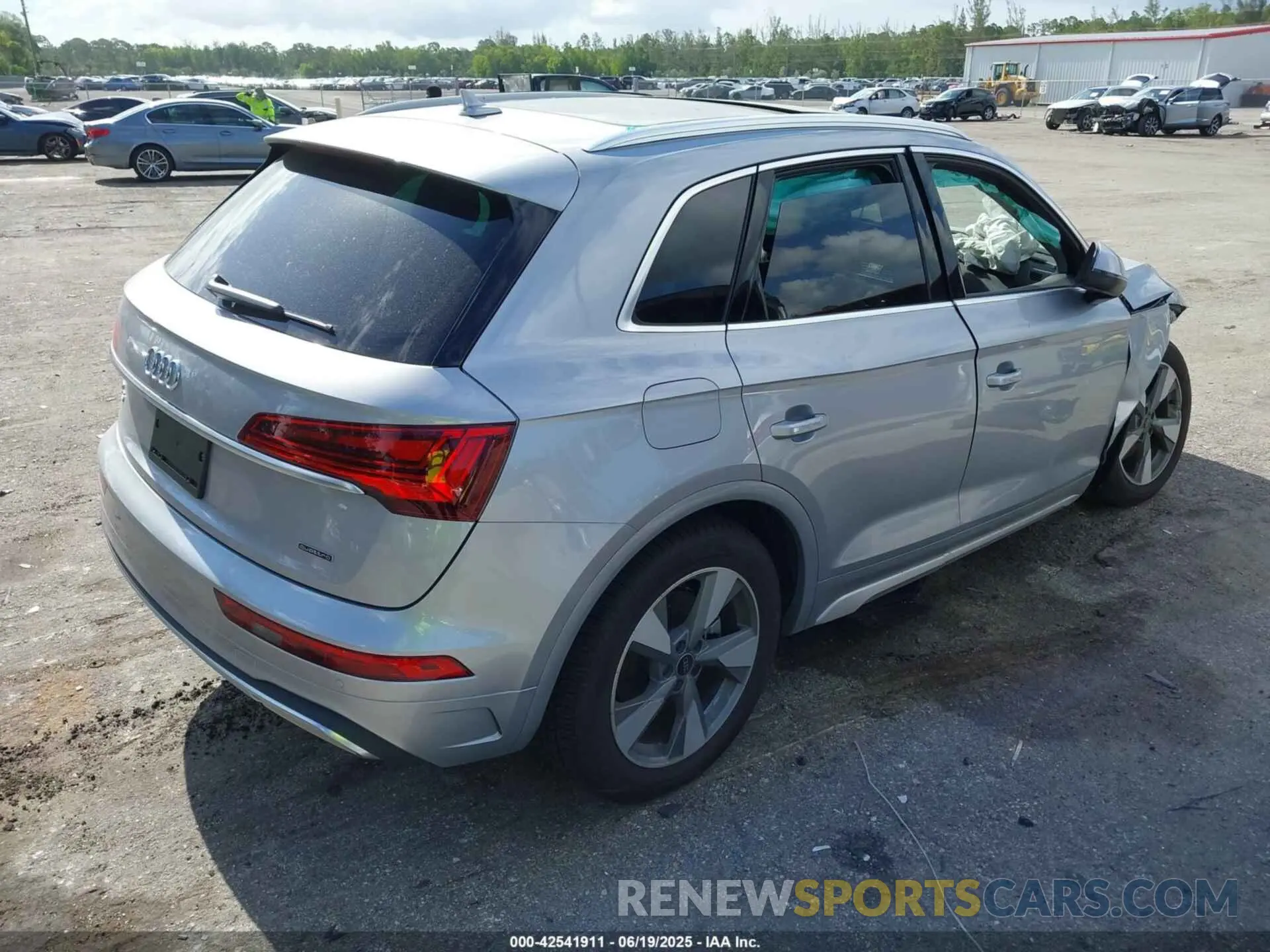 4 Photograph of a damaged car WA1BBAFY3S2027183 AUDI Q5 2025
