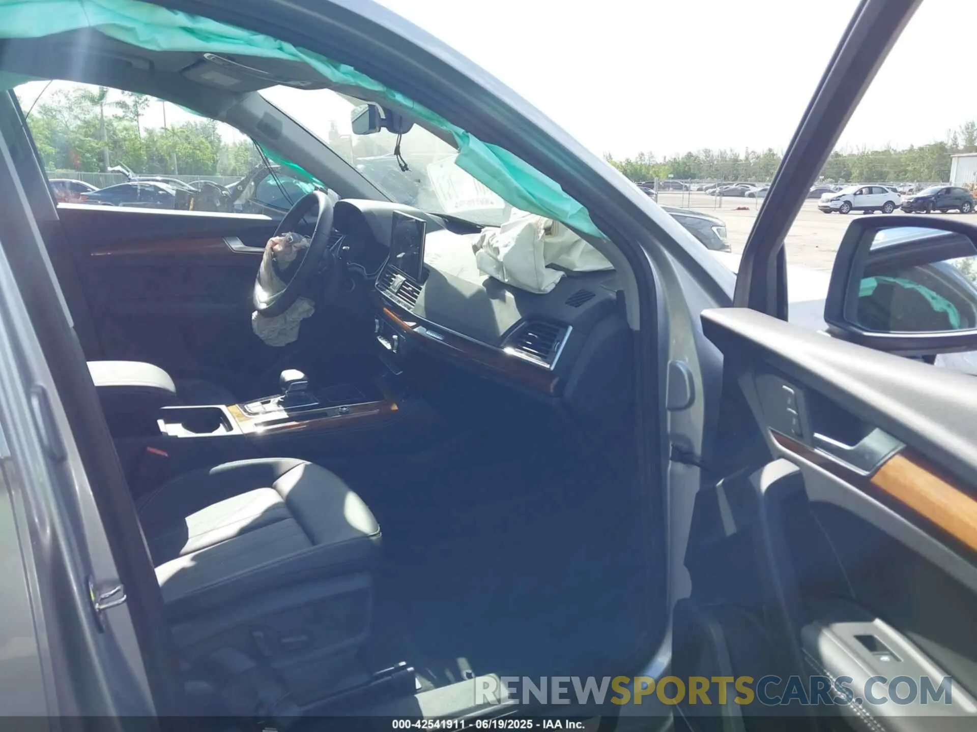 5 Photograph of a damaged car WA1BBAFY3S2027183 AUDI Q5 2025