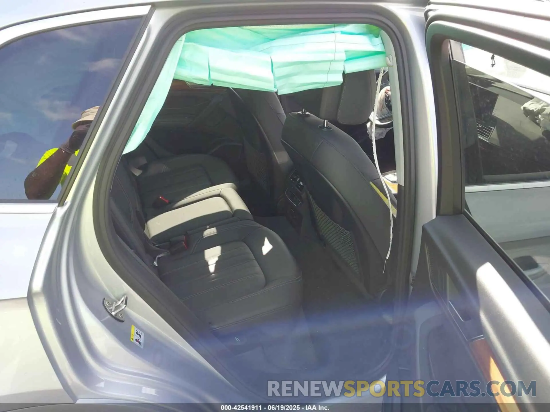 8 Photograph of a damaged car WA1BBAFY3S2027183 AUDI Q5 2025