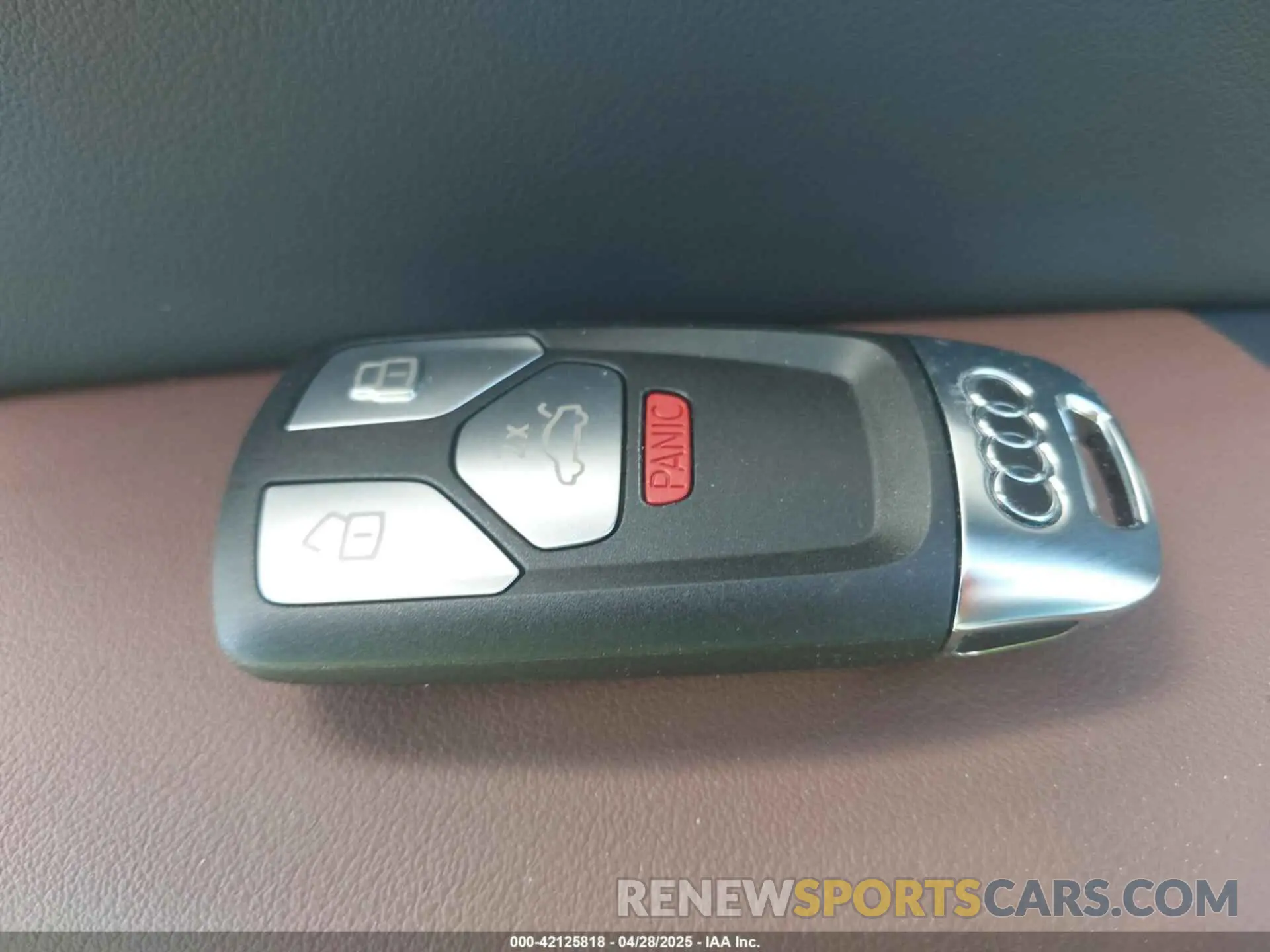 11 Фотография поврежденного автомобиля WA1EAAFY9S2016575 AUDI Q5 2025