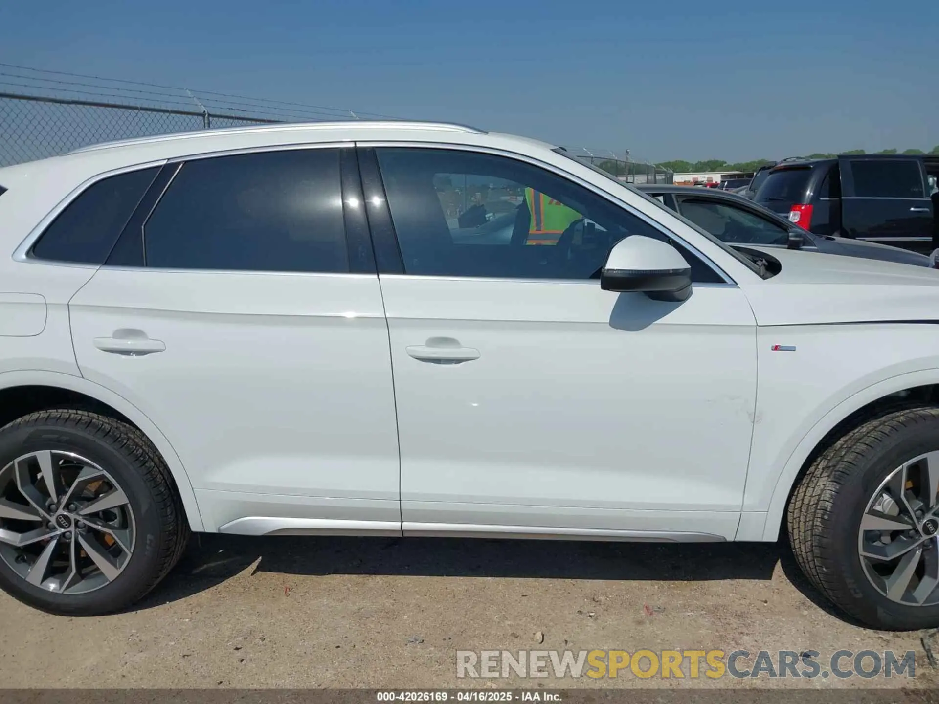 13 Фотография поврежденного автомобиля WA1GAAFY5S2029171 AUDI Q5 2025