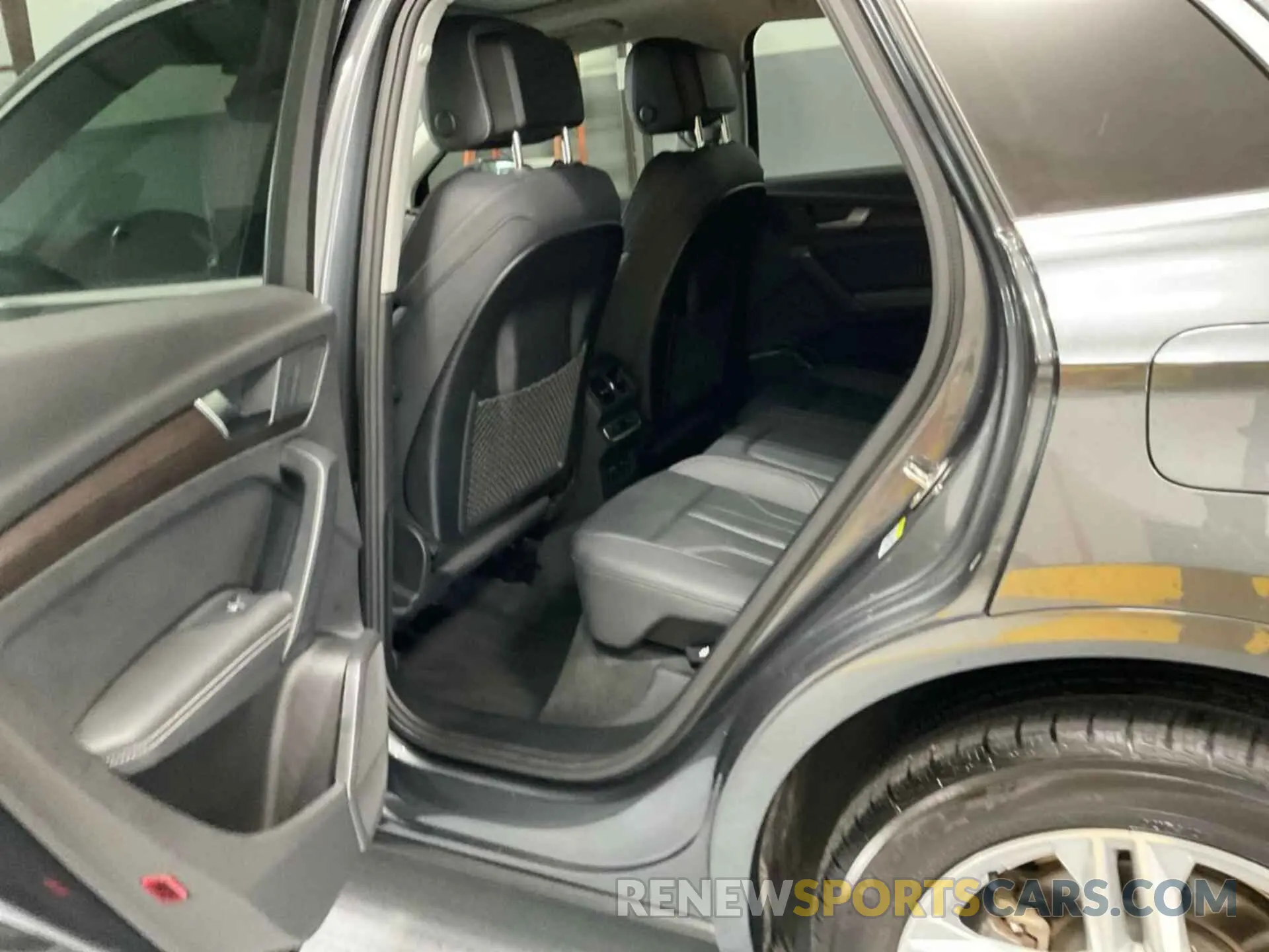 13 Photograph of a damaged car WA1E2AFY8N2084139 AUDI Q5 E 2022