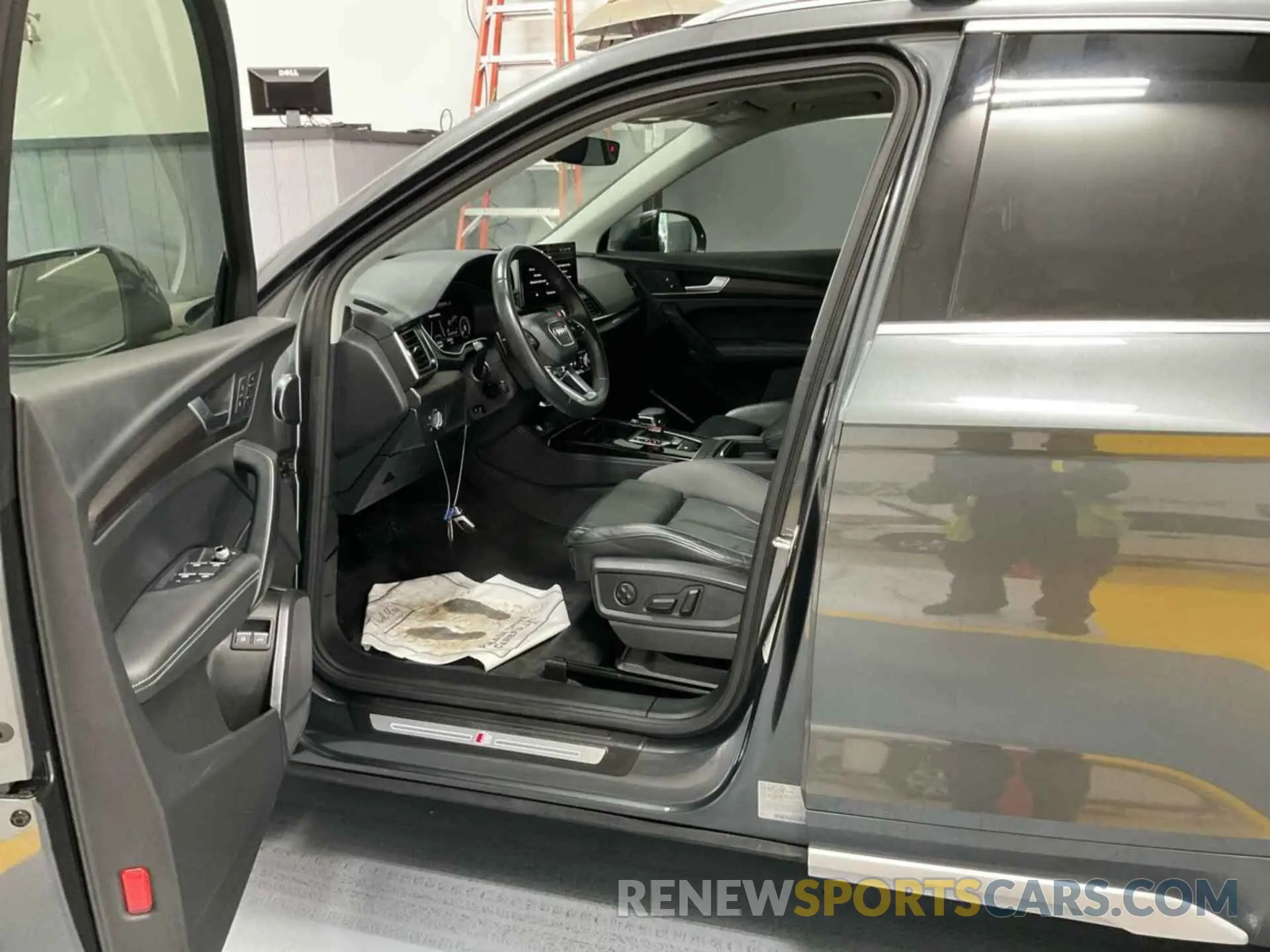 15 Photograph of a damaged car WA1E2AFY8N2084139 AUDI Q5 E 2022