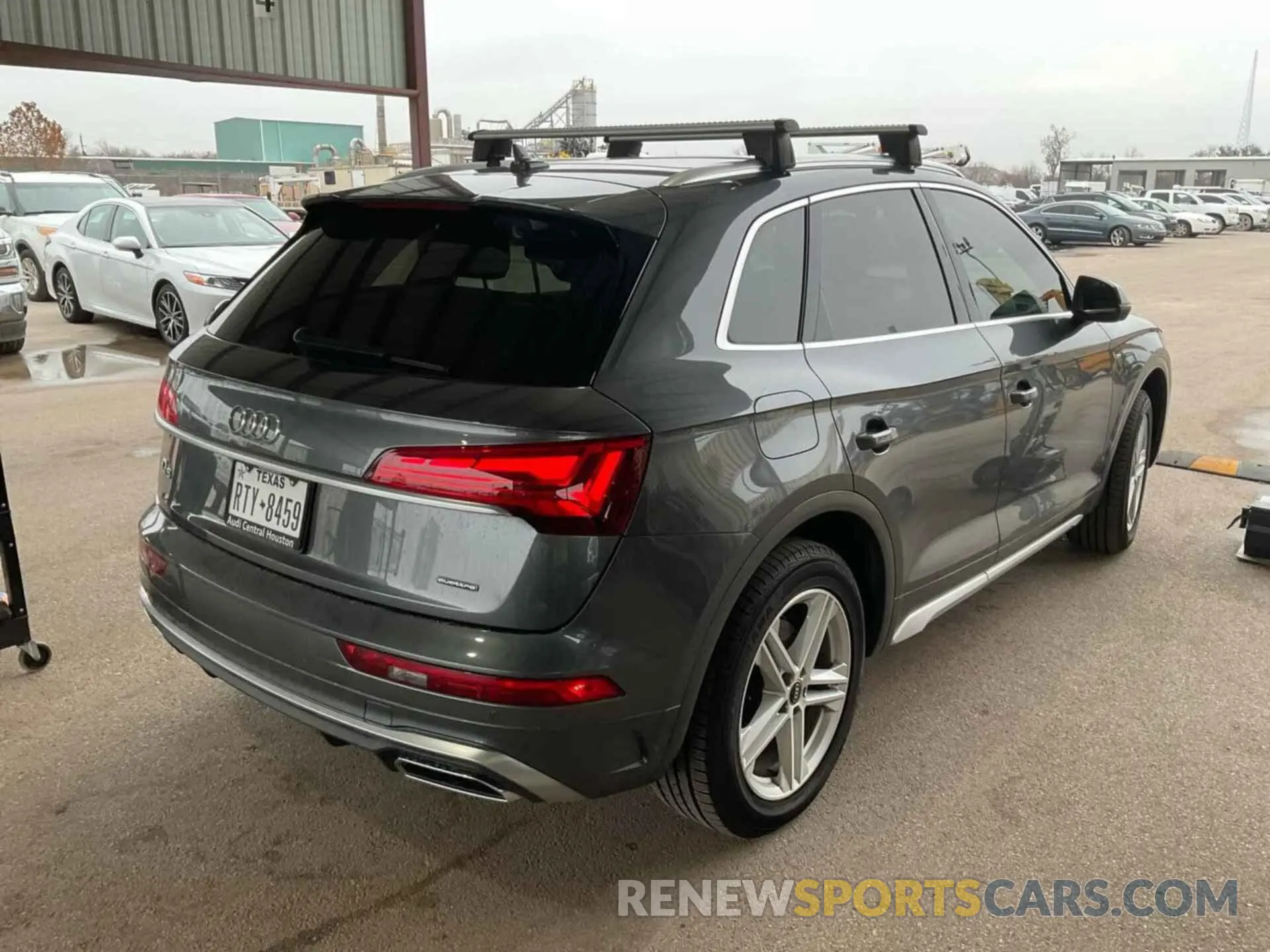 2 Photograph of a damaged car WA1E2AFY8N2084139 AUDI Q5 E 2022