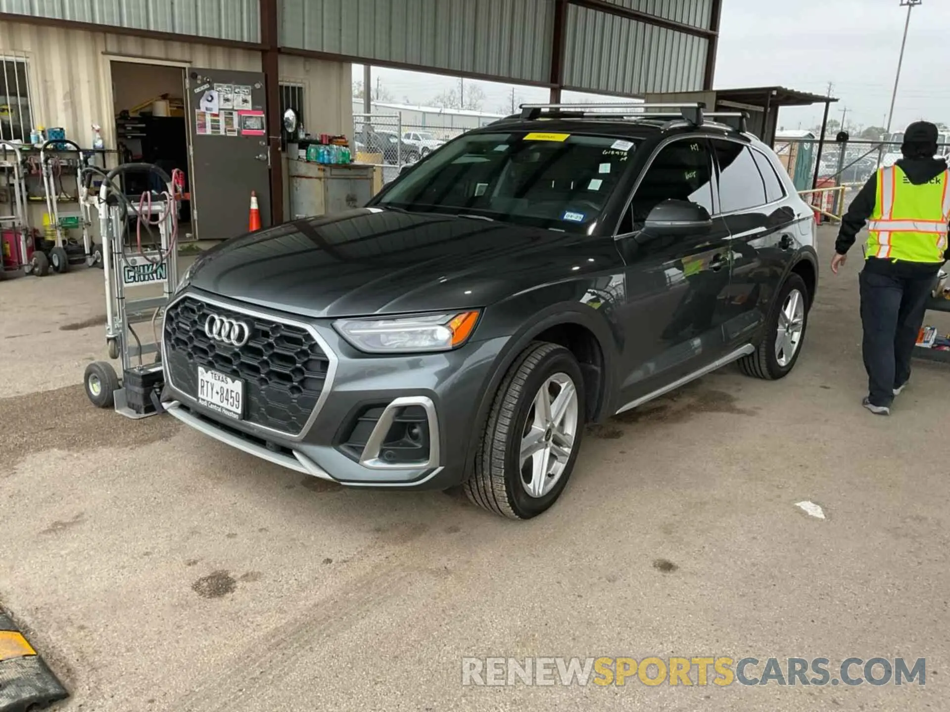 4 Photograph of a damaged car WA1E2AFY8N2084139 AUDI Q5 E 2022