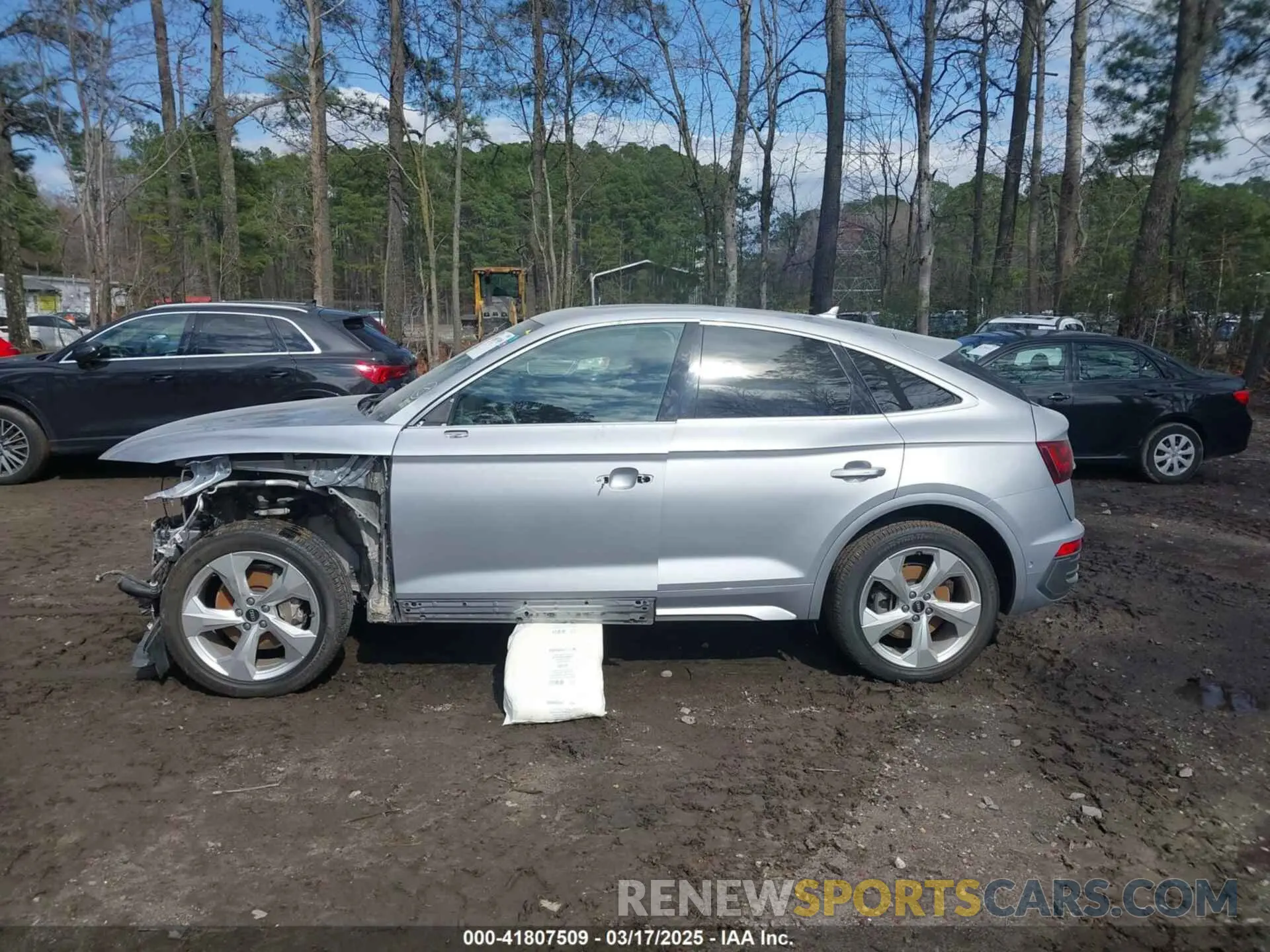 15 Photograph of a damaged car WA16AAFY1M2089690 AUDI Q5 SPORTBACK 2021