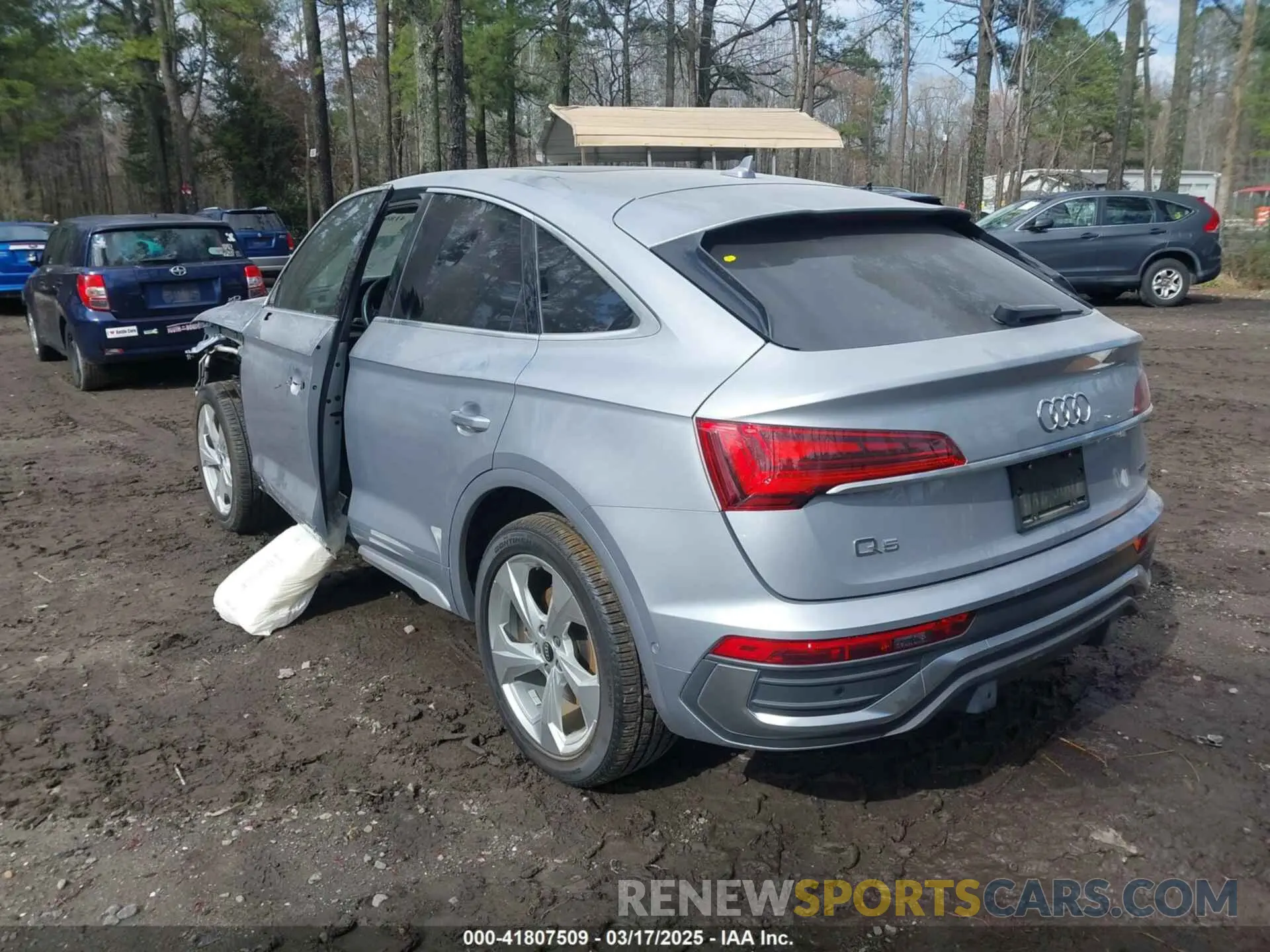 3 Photograph of a damaged car WA16AAFY1M2089690 AUDI Q5 SPORTBACK 2021