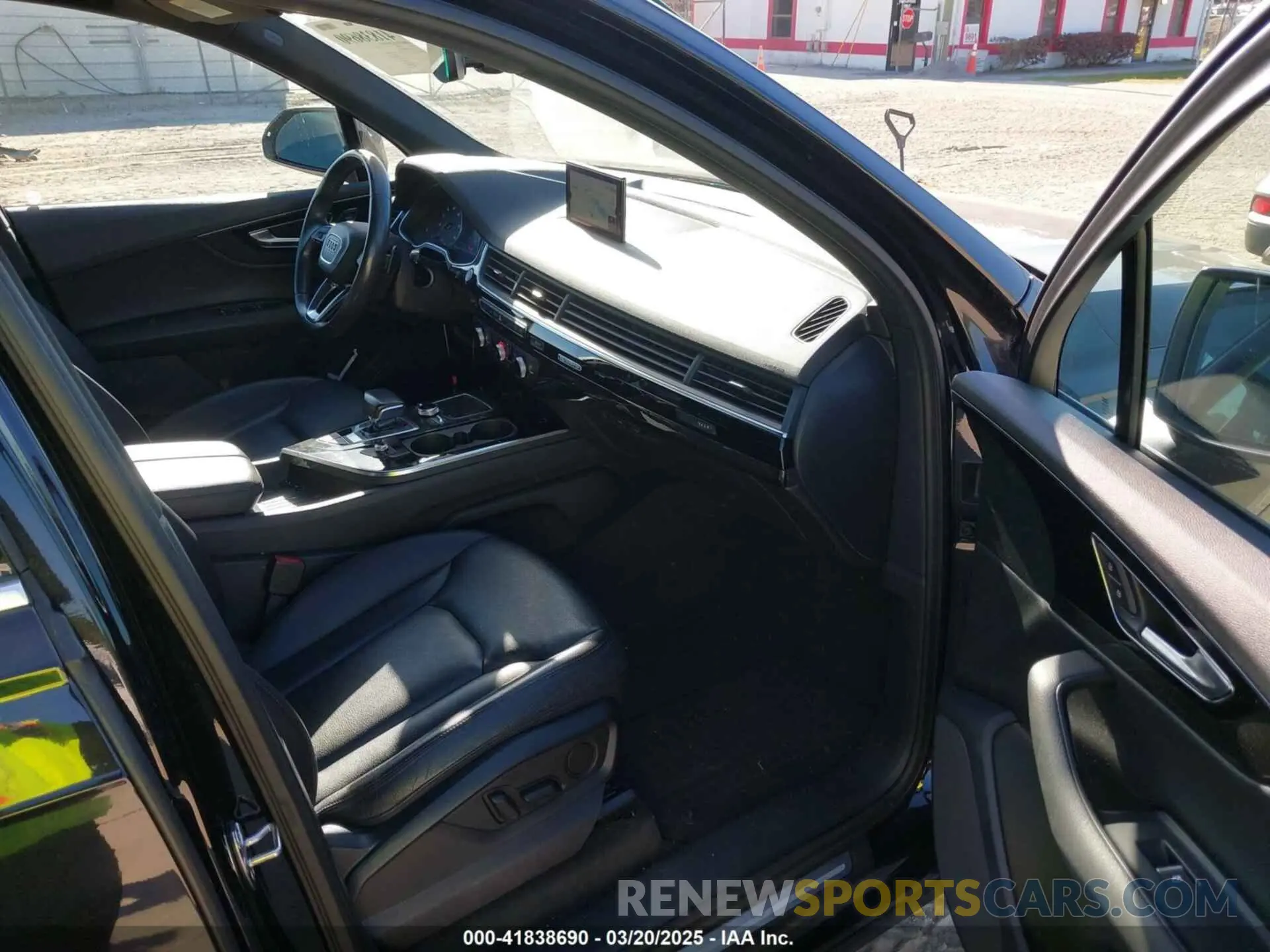 5 Photograph of a damaged car WA1AAAF72KD002186 AUDI Q7 2019