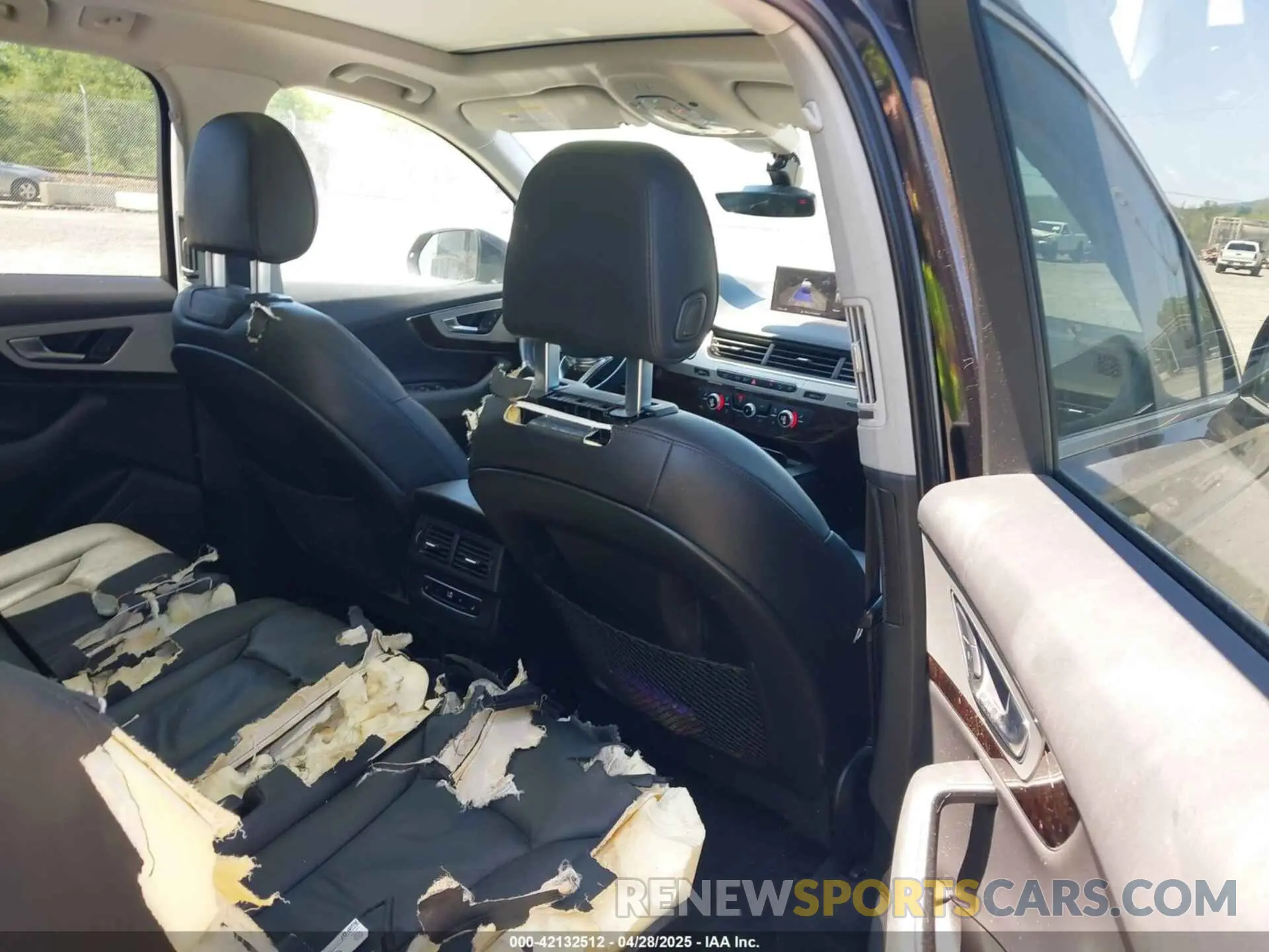 8 Photograph of a damaged car WA1AHAF71KD029374 AUDI Q7 2019