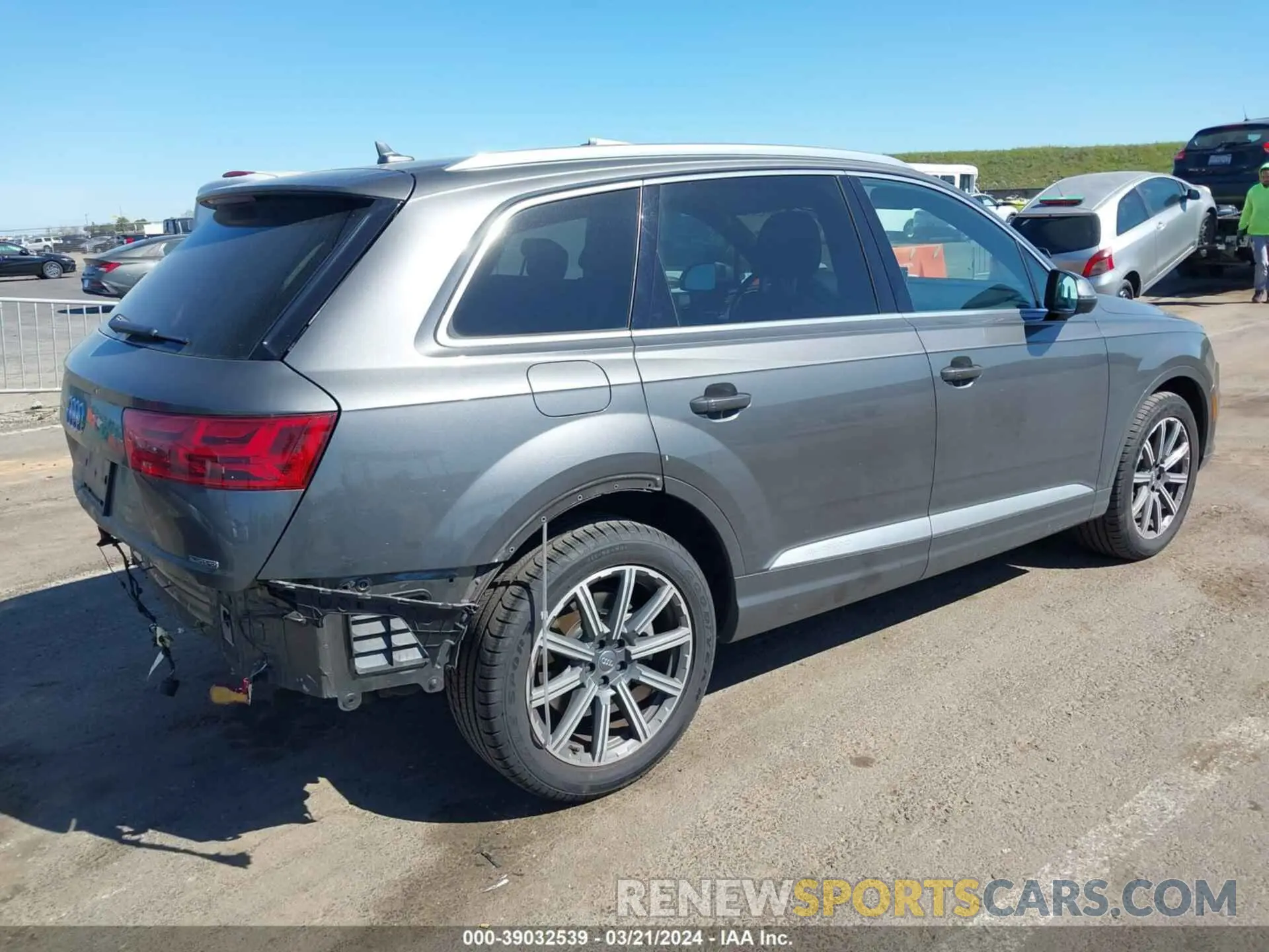 4 Фотография поврежденного автомобиля WA1AHAF71KD035773 AUDI Q7 2019