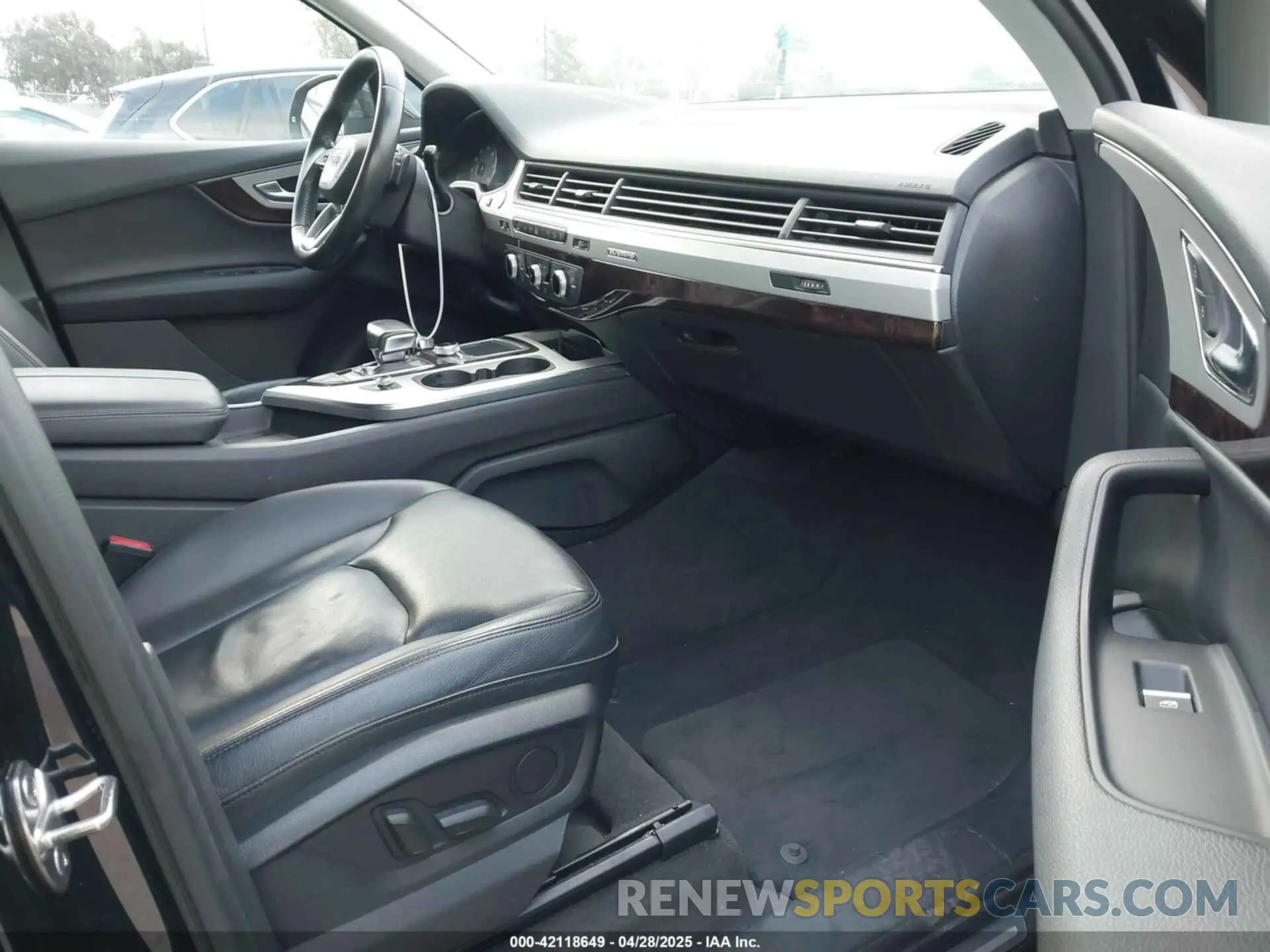 5 Photograph of a damaged car WA1AHAF73KD022295 AUDI Q7 2019