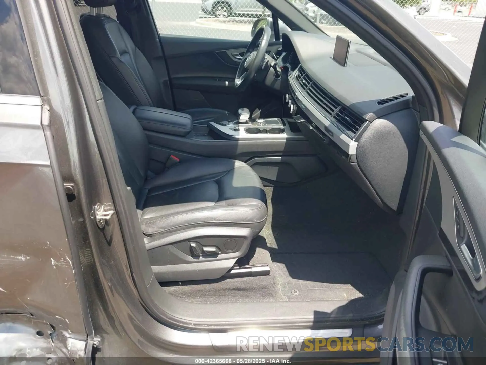 5 Photograph of a damaged car WA1AHAF73KD047665 AUDI Q7 2019