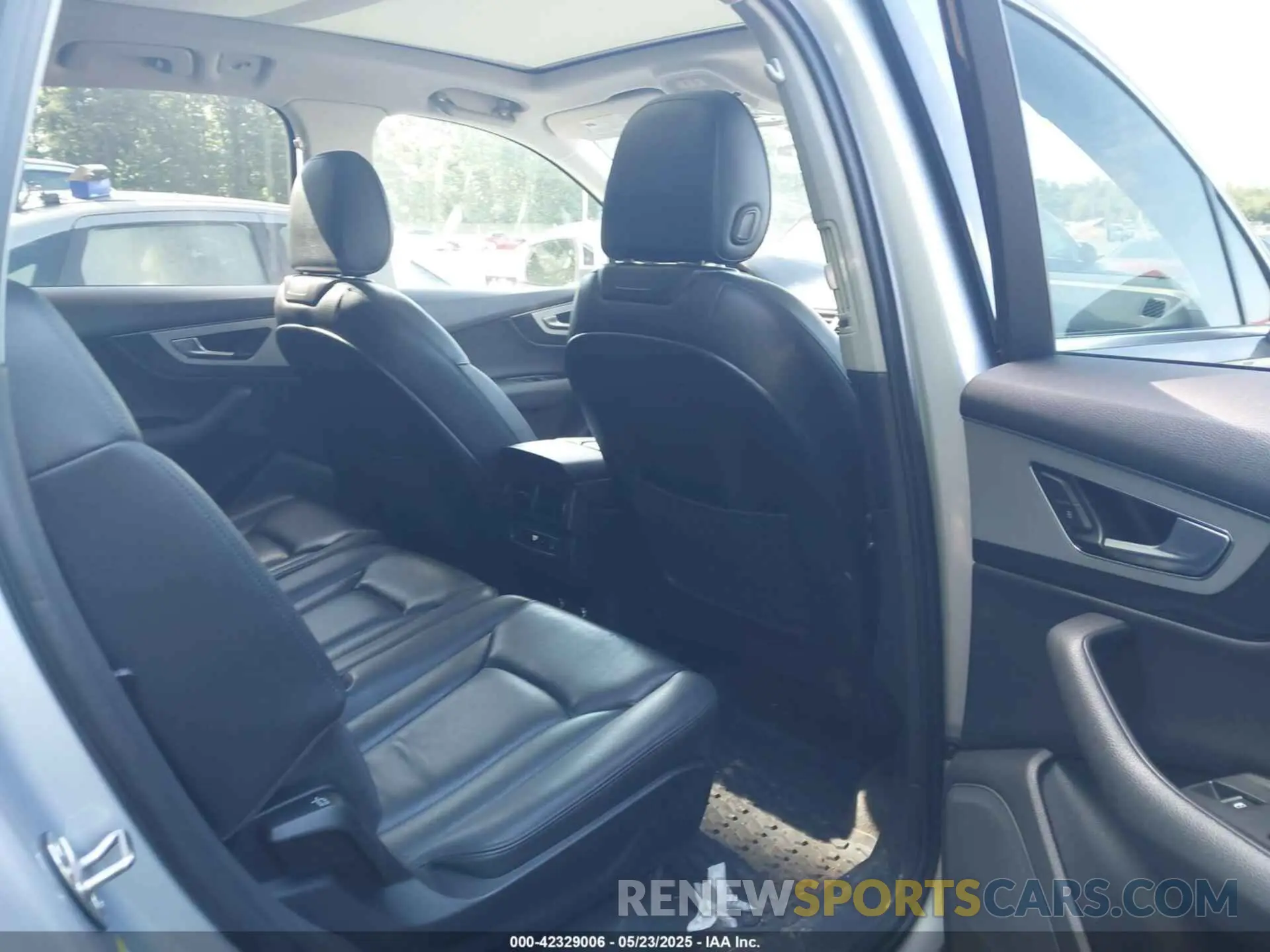 8 Photograph of a damaged car WA1AHAF74KD023911 AUDI Q7 2019