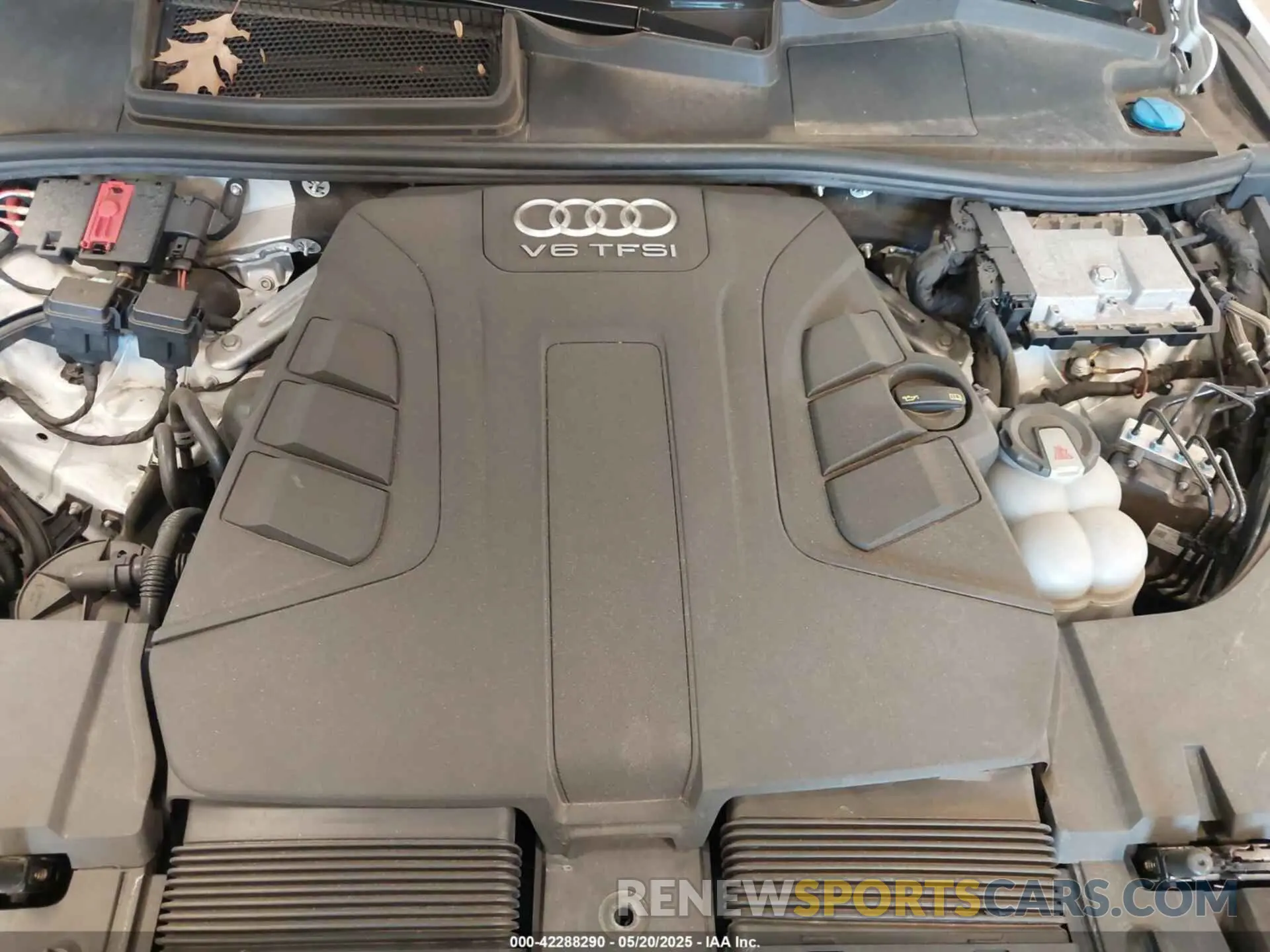 10 Photograph of a damaged car WA1LAAF72KD002200 AUDI Q7 2019