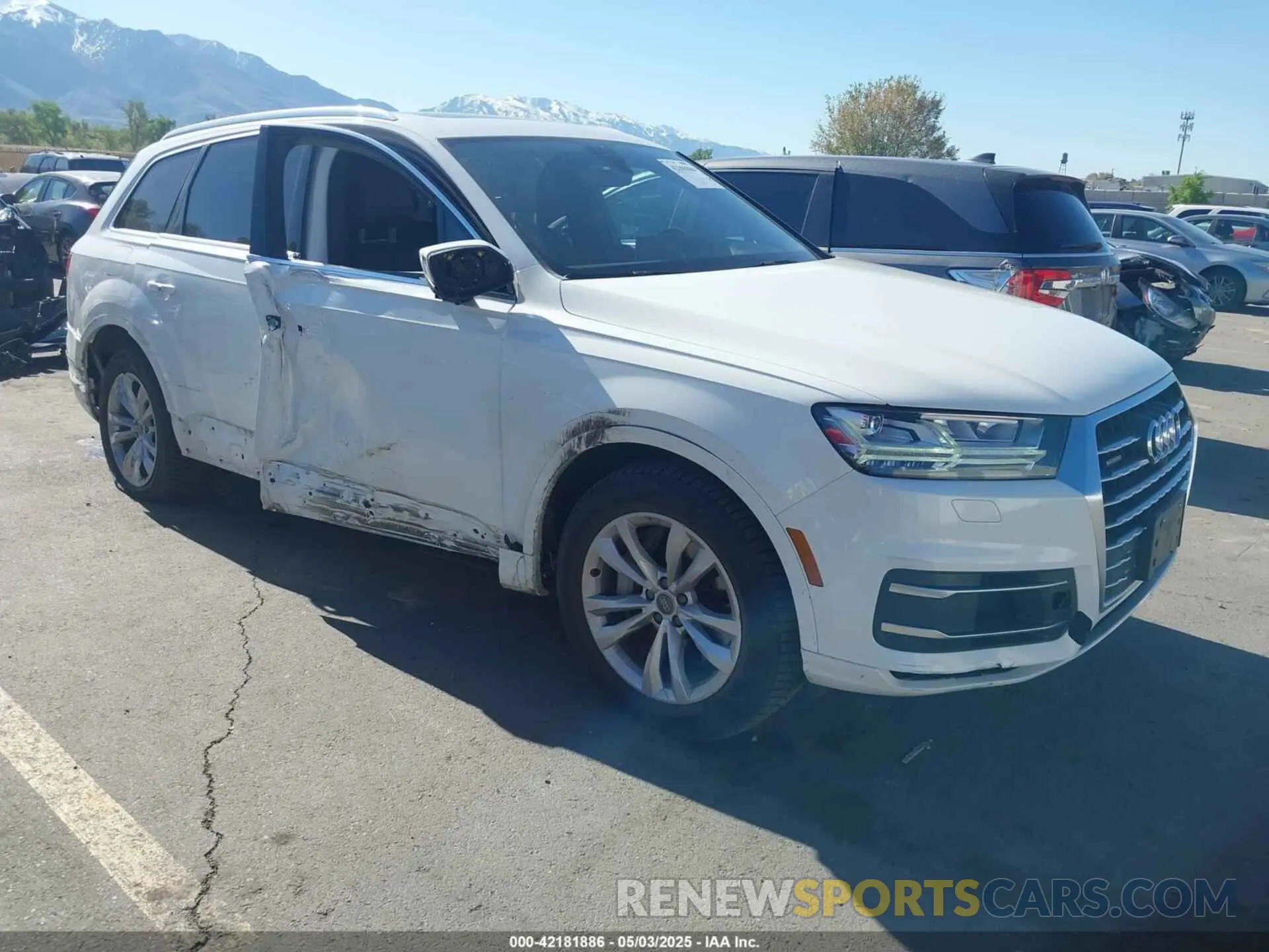 1 Photograph of a damaged car WA1LAAF72KD034421 AUDI Q7 2019