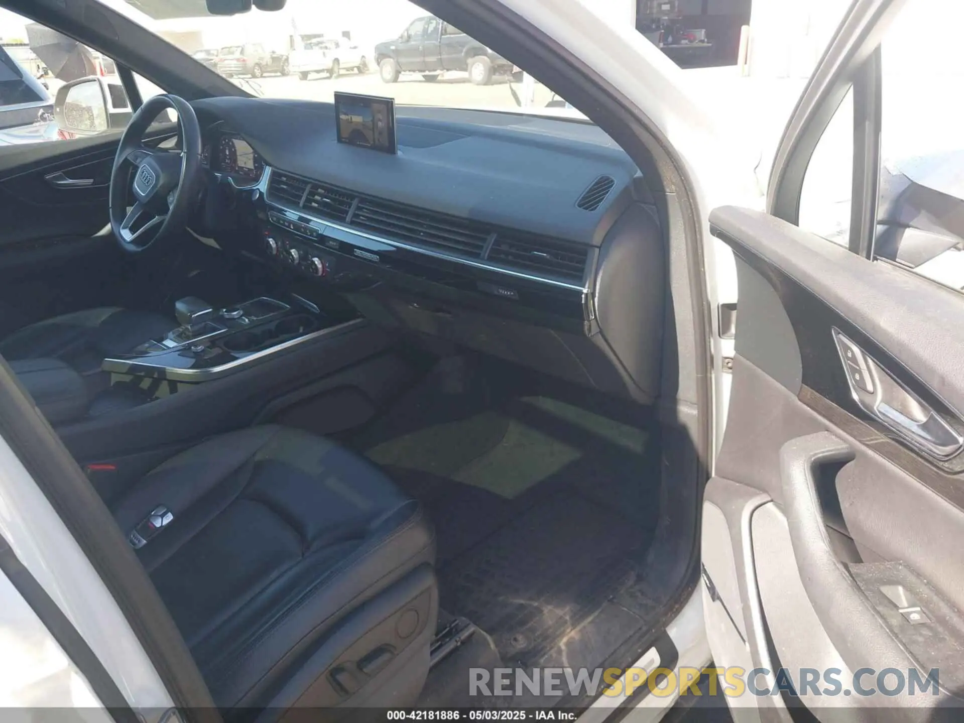 5 Photograph of a damaged car WA1LAAF72KD034421 AUDI Q7 2019