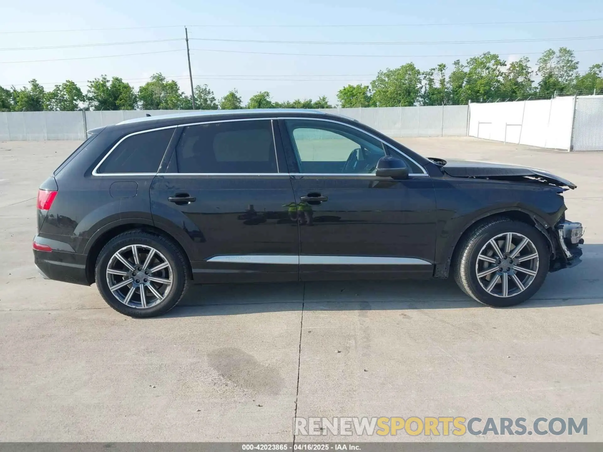 13 Фотография поврежденного автомобиля WA1LAAF72KD046925 AUDI Q7 2019