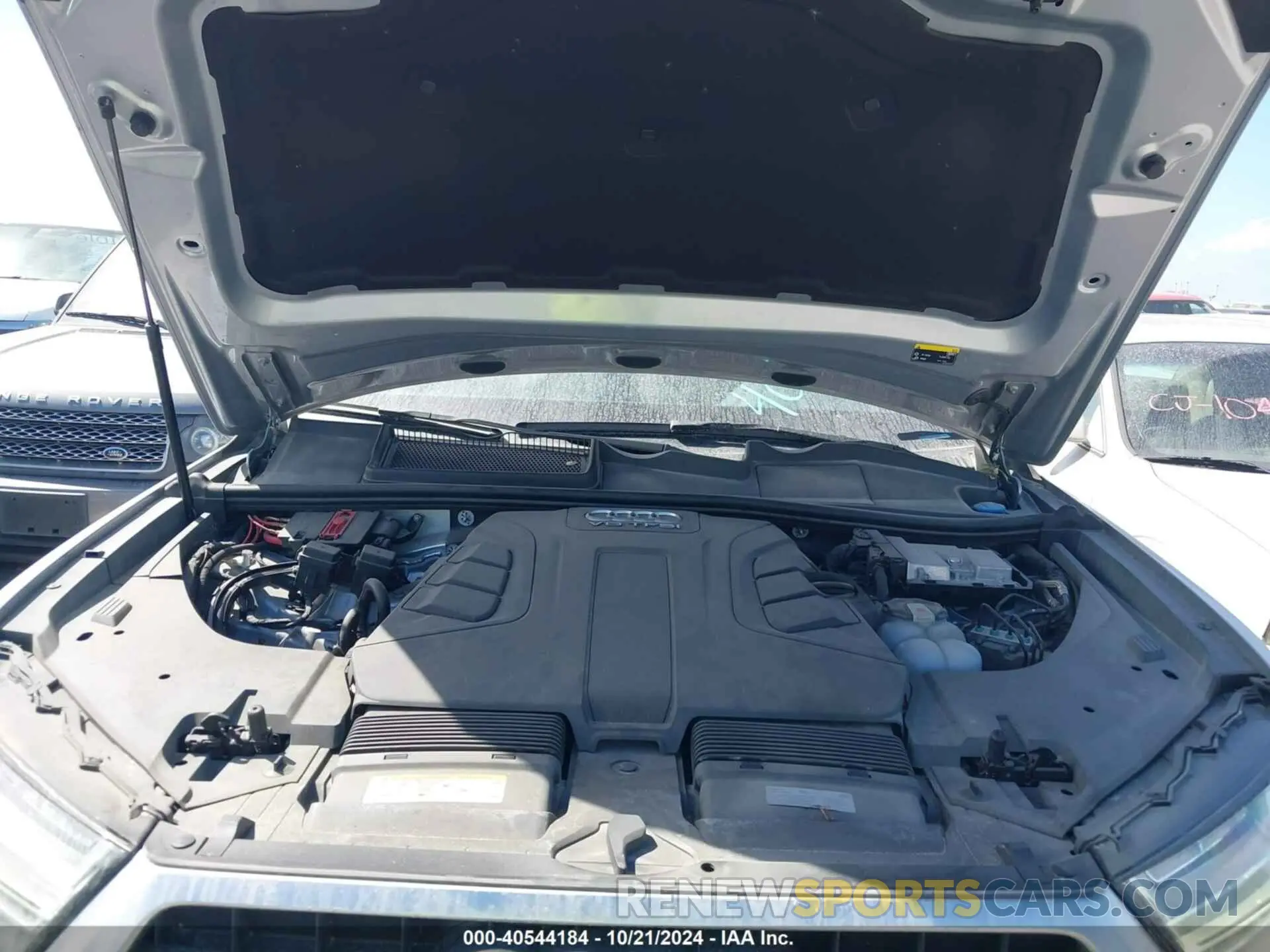 10 Photograph of a damaged car WA1LAAF73KD001105 AUDI Q7 2019