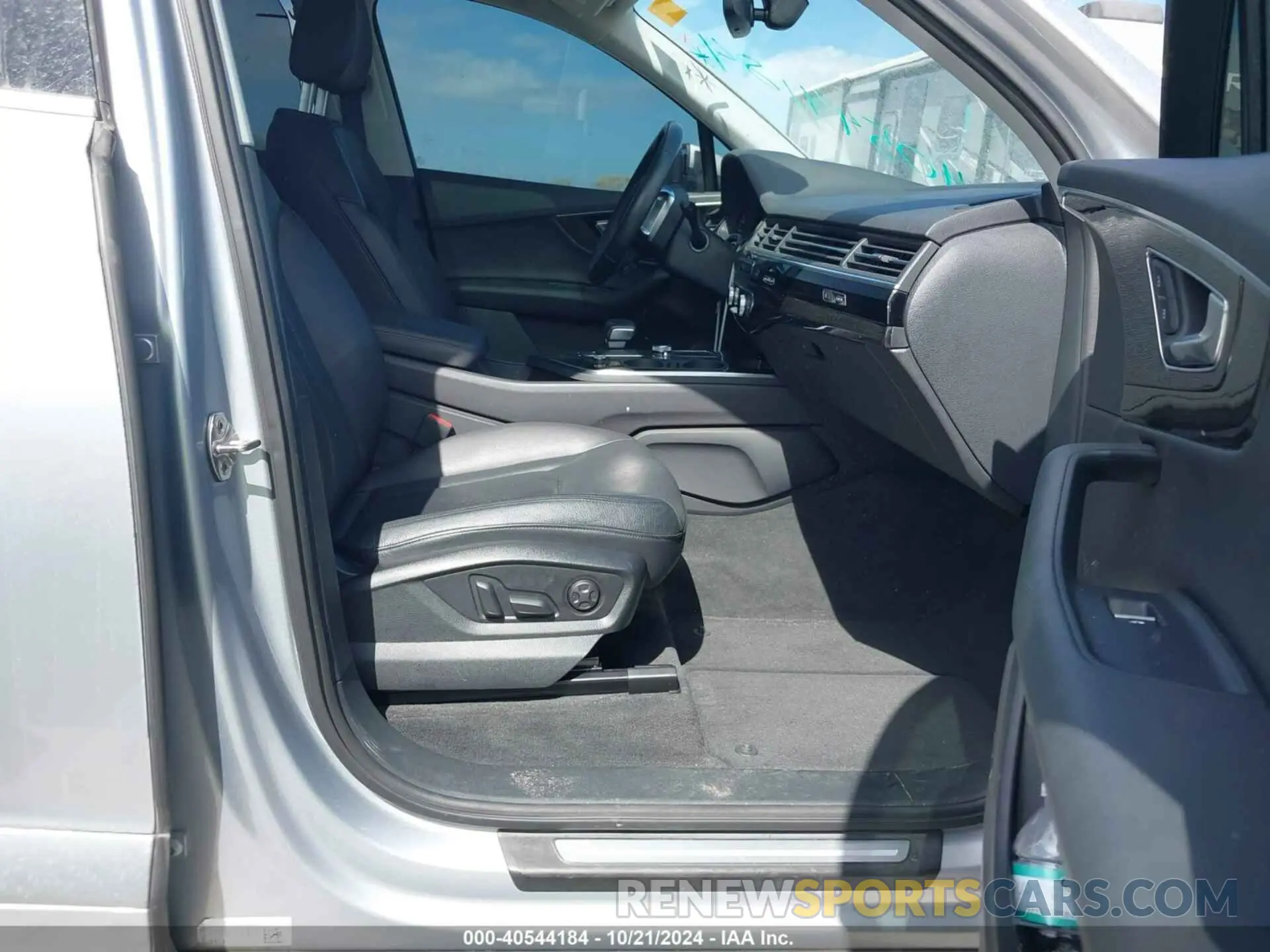 5 Photograph of a damaged car WA1LAAF73KD001105 AUDI Q7 2019