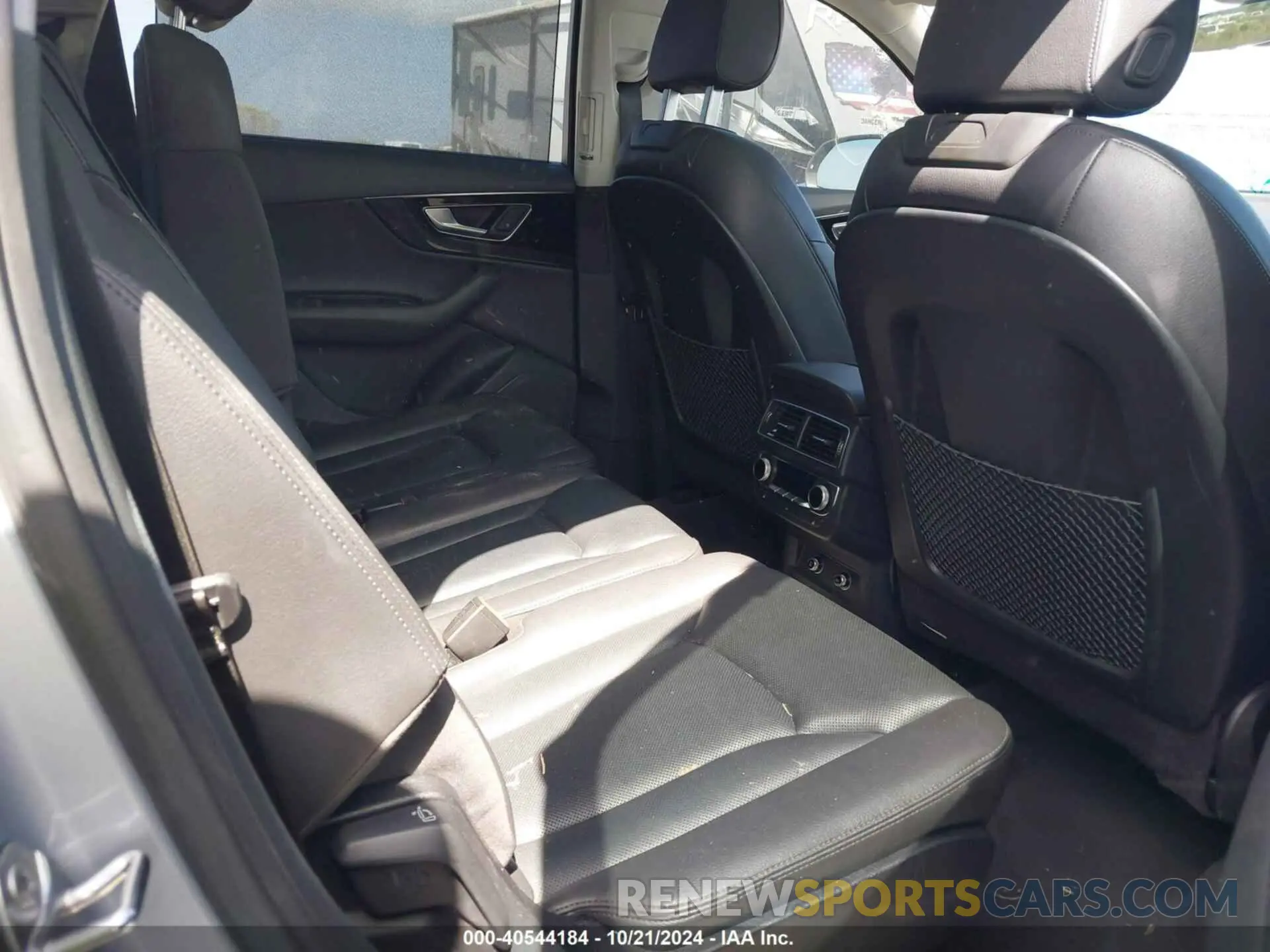 8 Photograph of a damaged car WA1LAAF73KD001105 AUDI Q7 2019