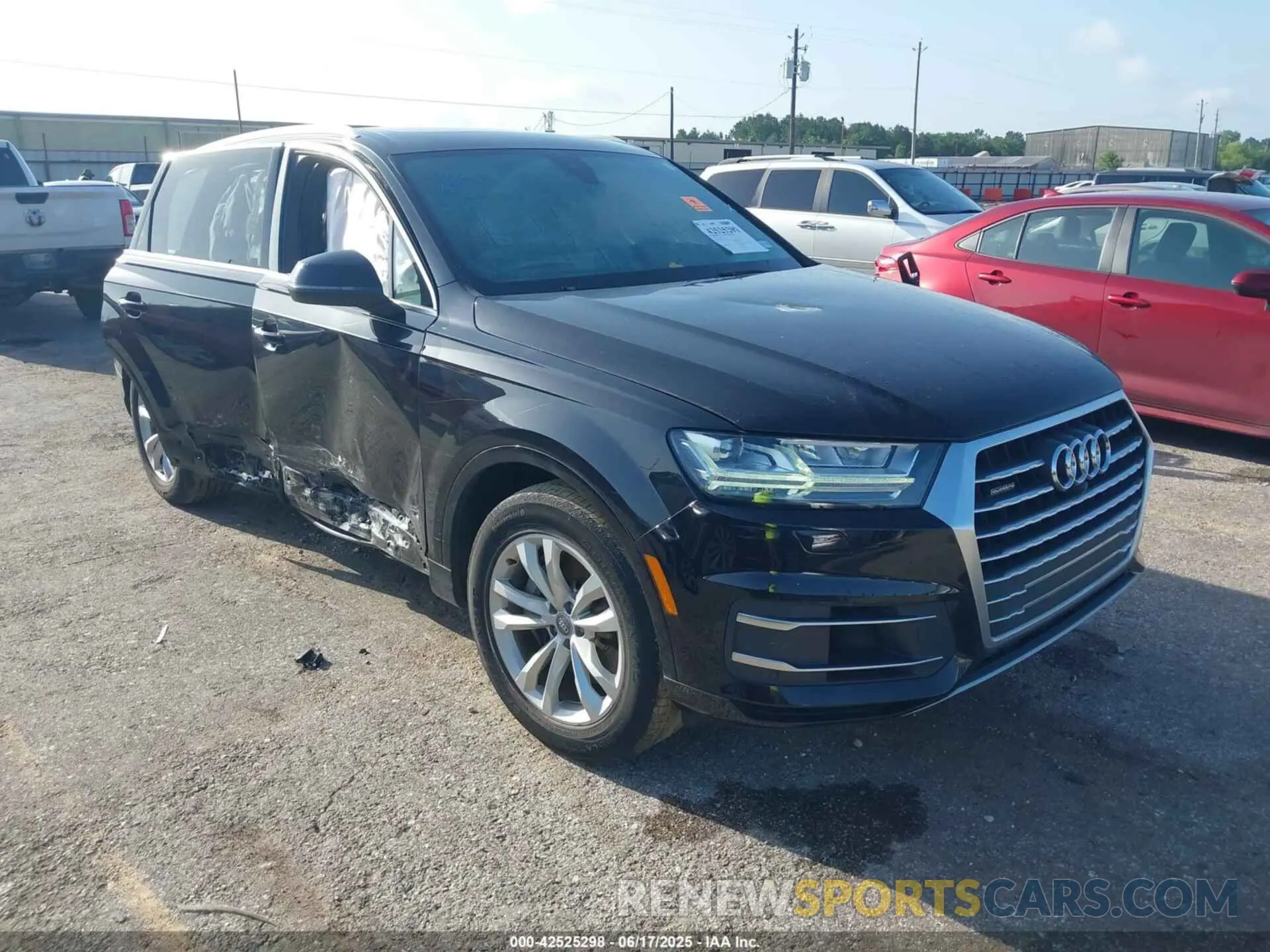 1 Photograph of a damaged car WA1LAAF73KD005199 AUDI Q7 2019