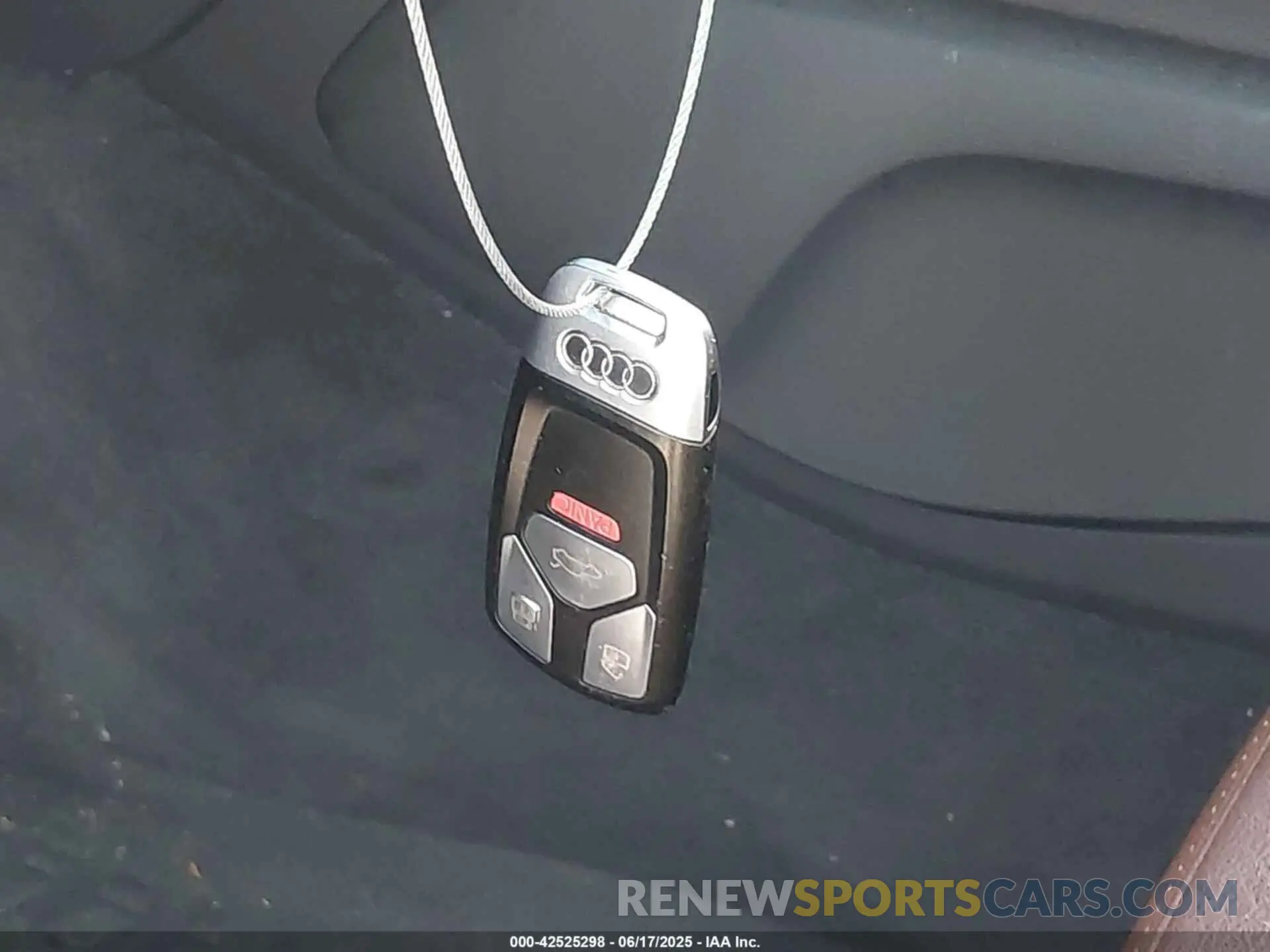 11 Photograph of a damaged car WA1LAAF73KD005199 AUDI Q7 2019