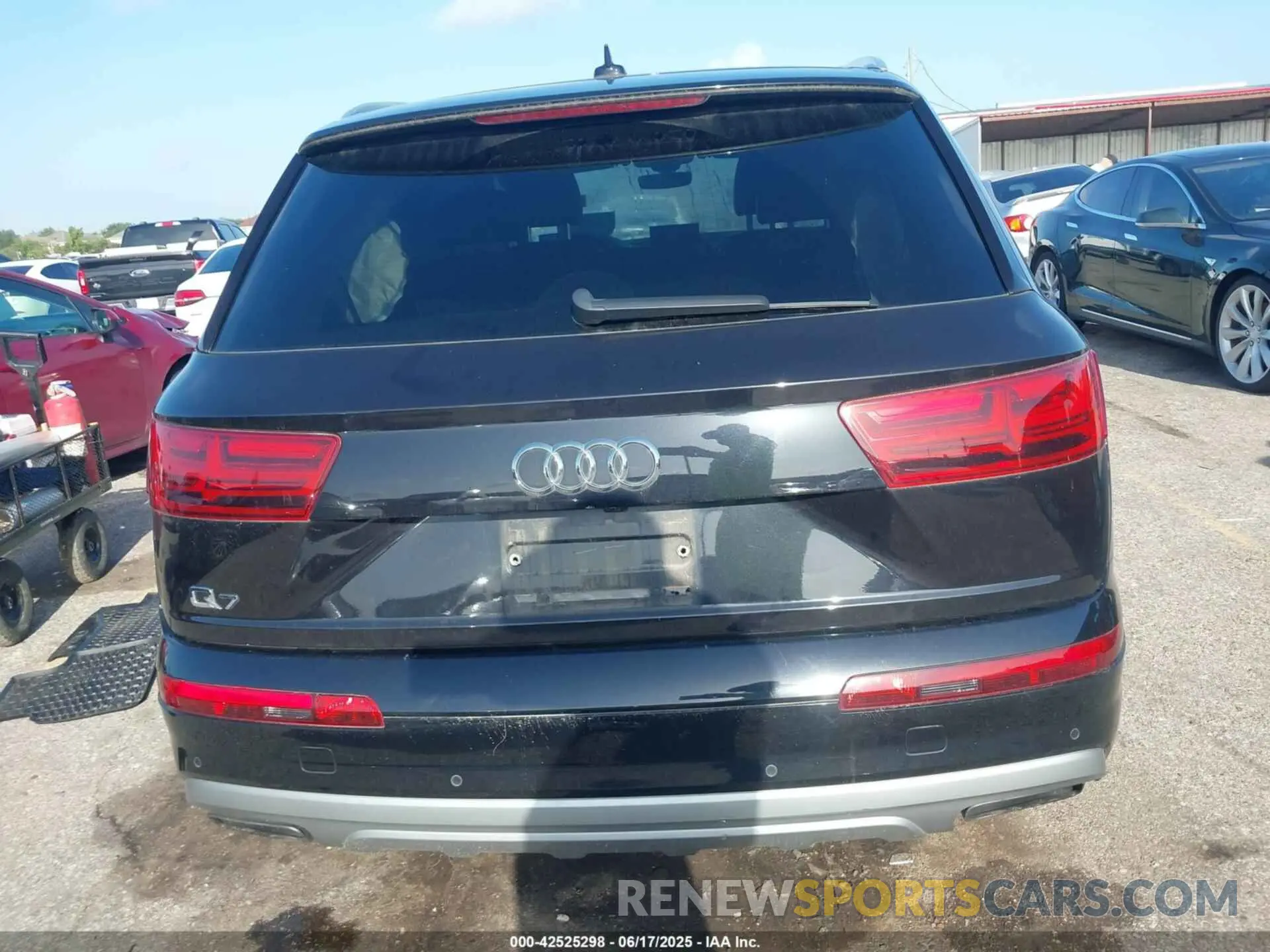 17 Photograph of a damaged car WA1LAAF73KD005199 AUDI Q7 2019