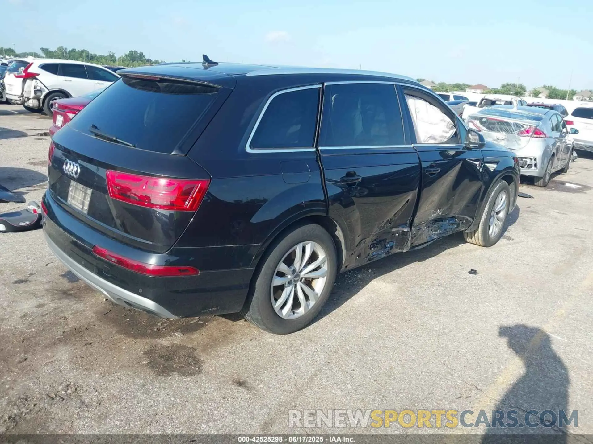 4 Photograph of a damaged car WA1LAAF73KD005199 AUDI Q7 2019