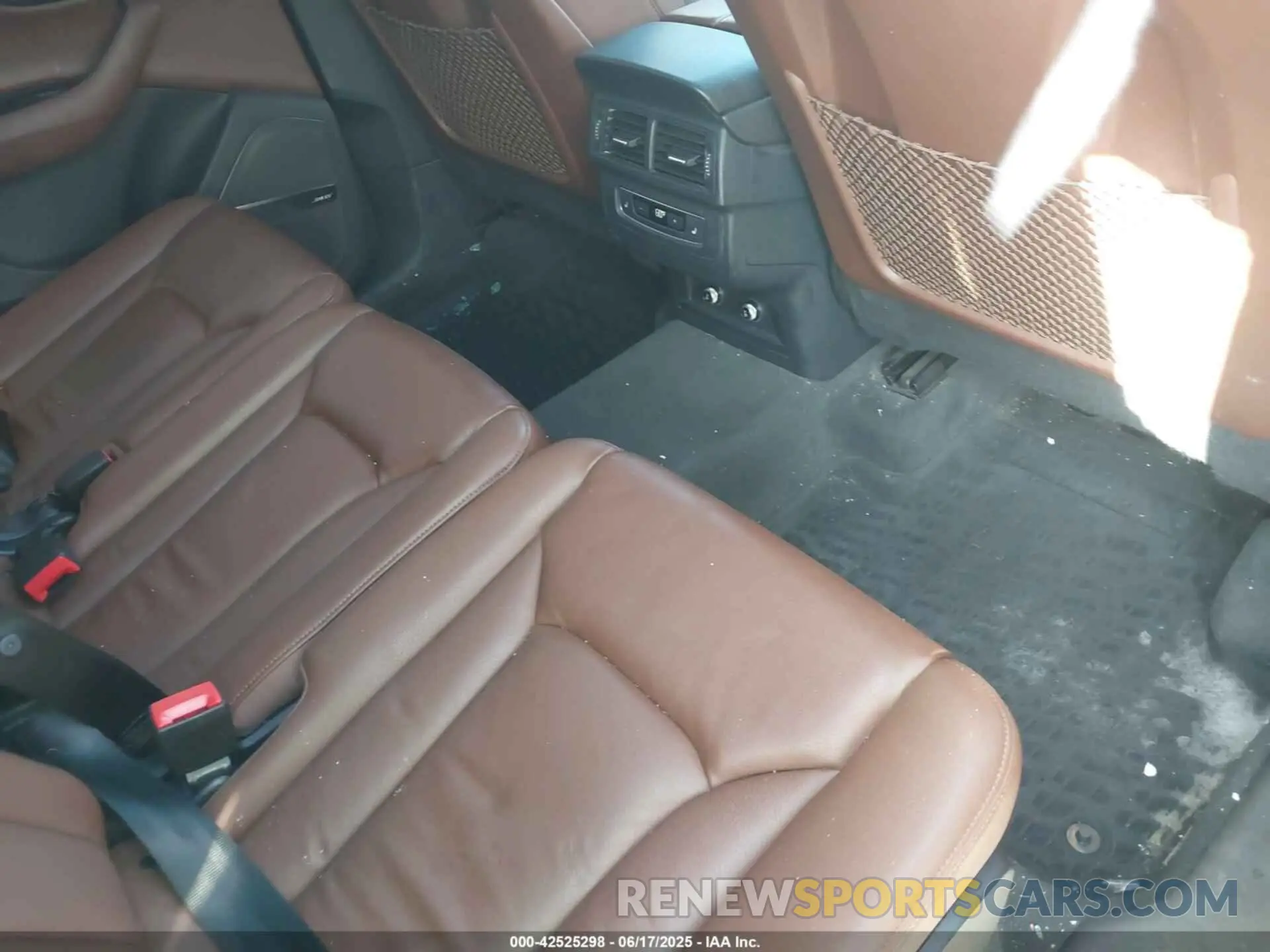 8 Photograph of a damaged car WA1LAAF73KD005199 AUDI Q7 2019