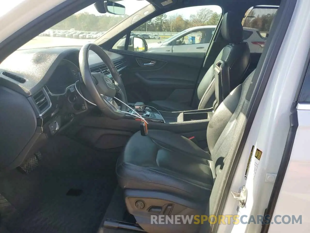 7 Photograph of a damaged car WA1LAAF74KD023923 AUDI Q7 2019