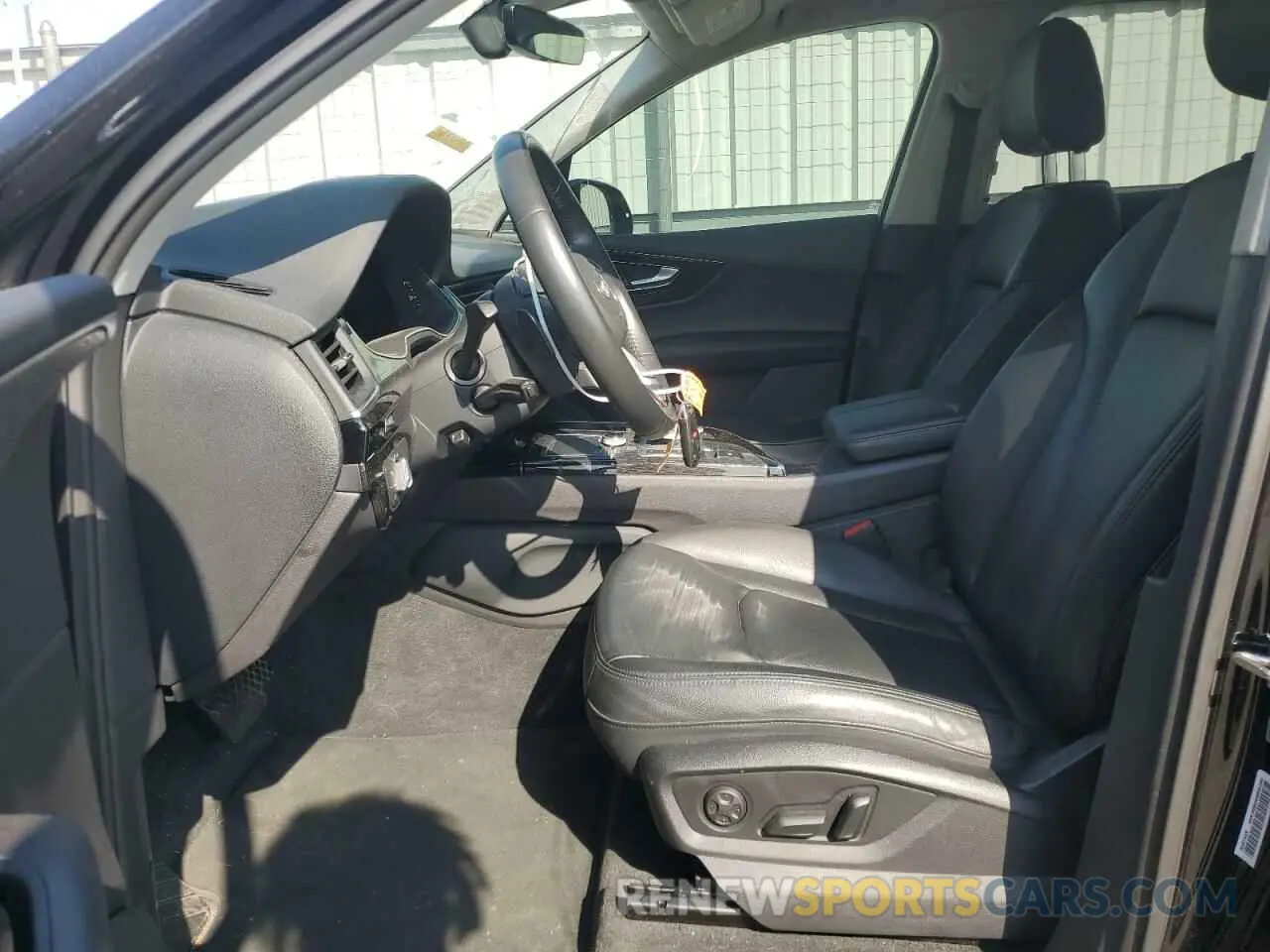 7 Photograph of a damaged car WA1LAAF74KD045890 AUDI Q7 2019