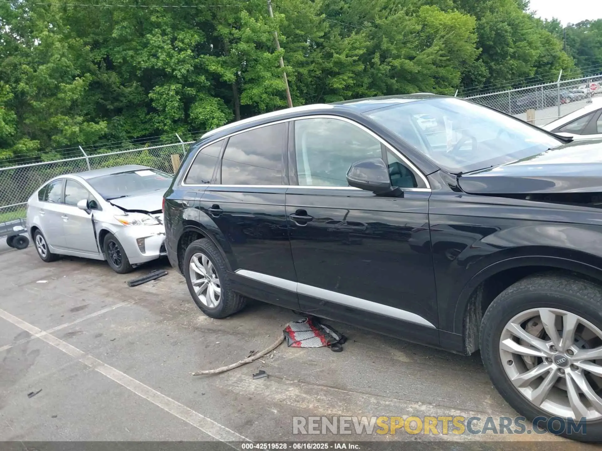 13 Фотография поврежденного автомобиля WA1LAAF77KD043812 AUDI Q7 2019