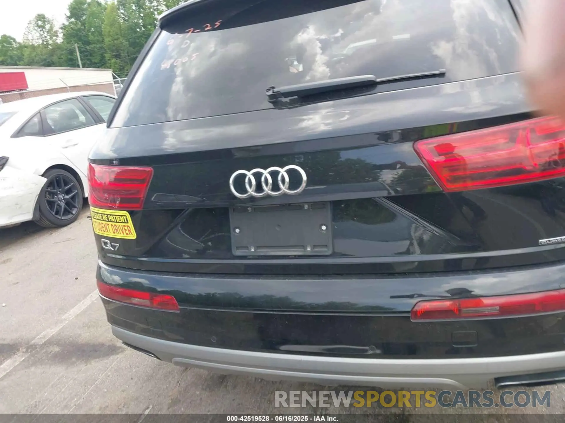 16 Фотография поврежденного автомобиля WA1LAAF77KD043812 AUDI Q7 2019