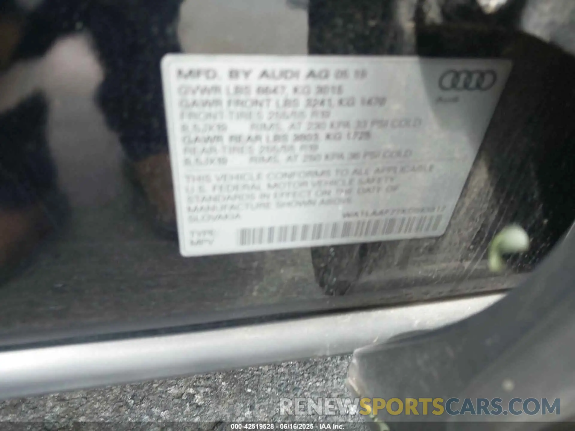 9 Фотография поврежденного автомобиля WA1LAAF77KD043812 AUDI Q7 2019